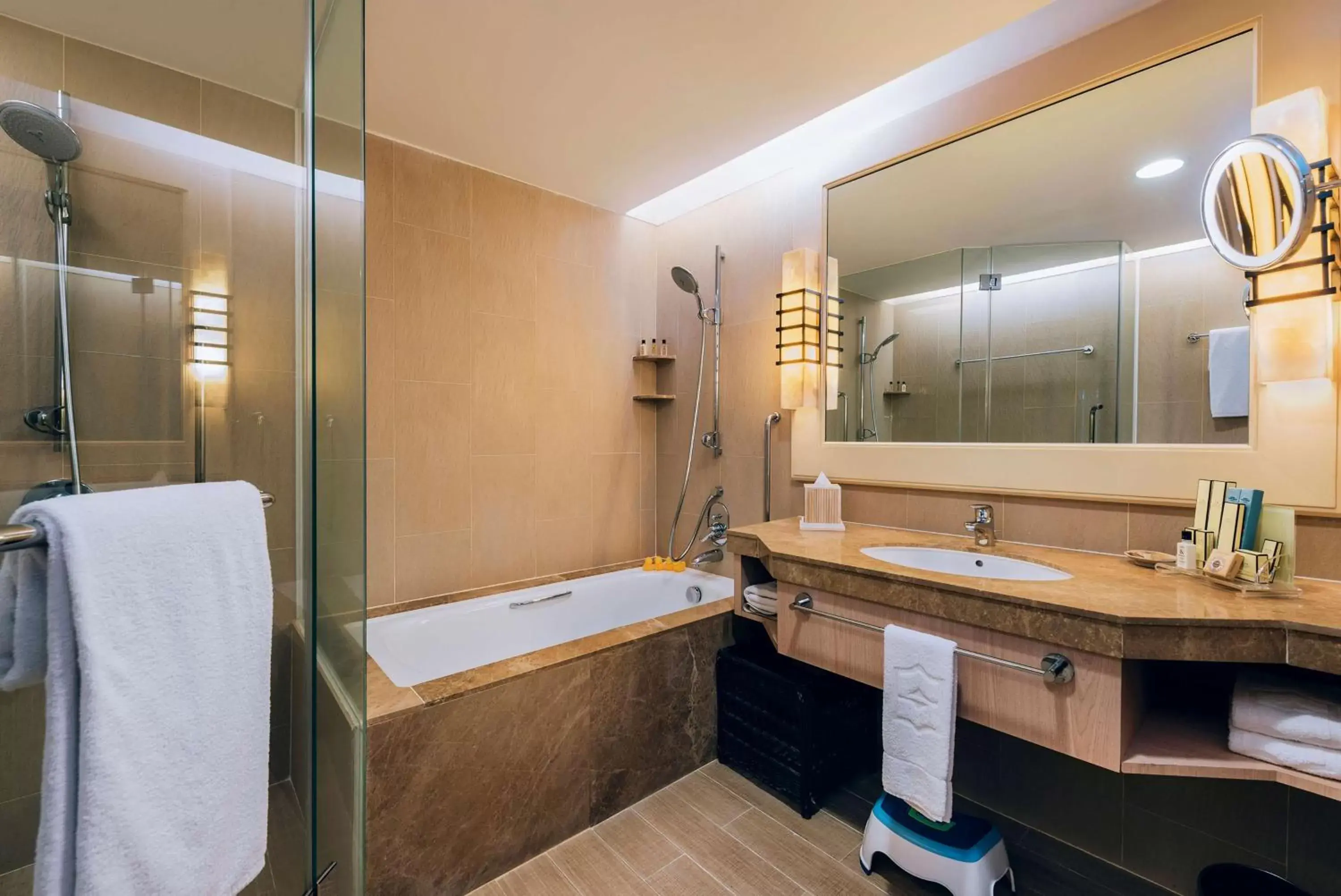 Bathroom, Bed in Shangri-La Rasa Ria, Kota Kinabalu Bathroom, Bed in Shangri-La Rasa Ria, Kota Kinabalu