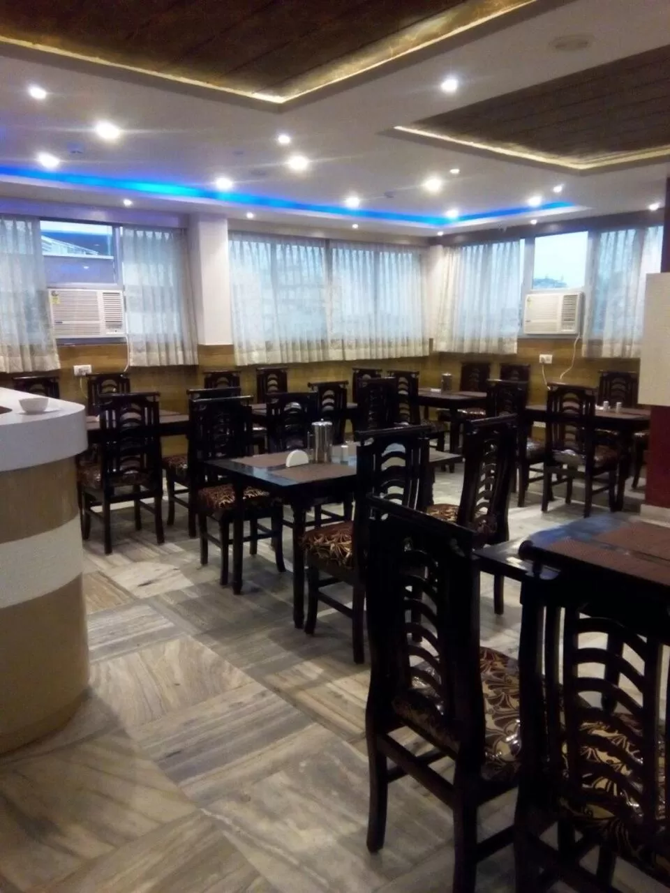 Restaurant/Places to Eat in Diamond Plaza