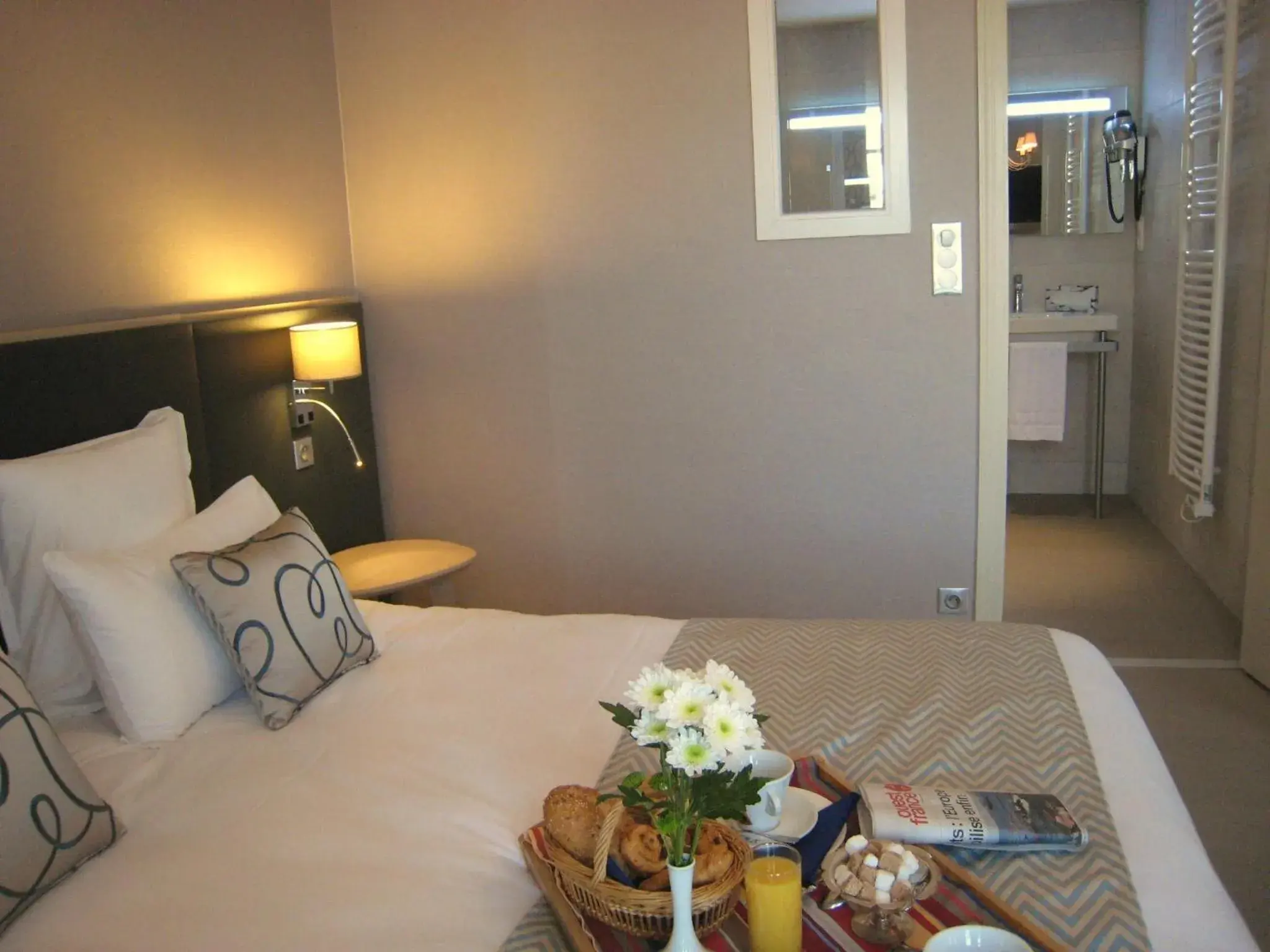 Superior Room with Sea View and Balcony in Le Goyen Superior Room with Sea View and Balcony in Le Goyen