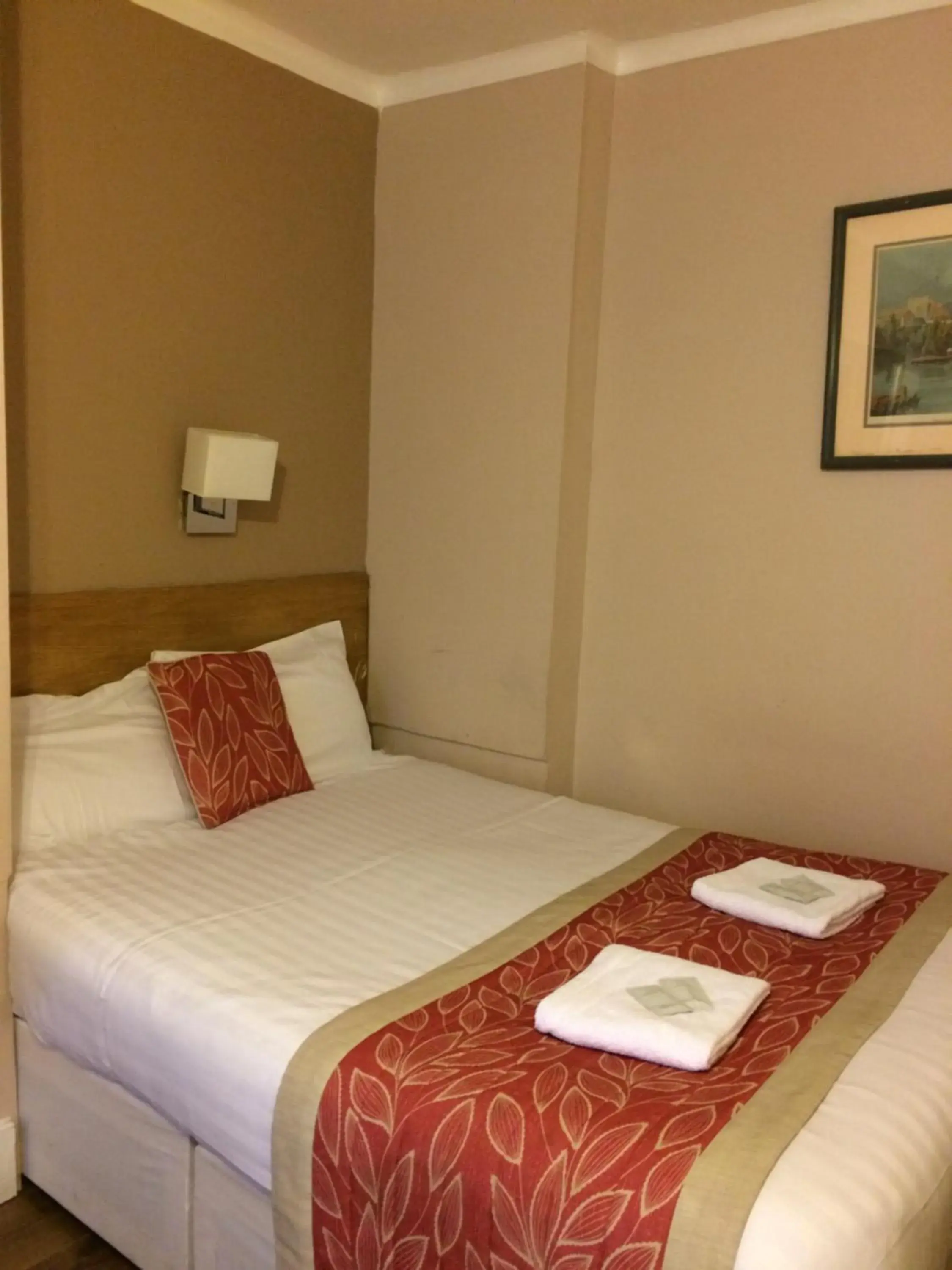 Bed in The Grapevine Hotel Bed in The Grapevine Hotel