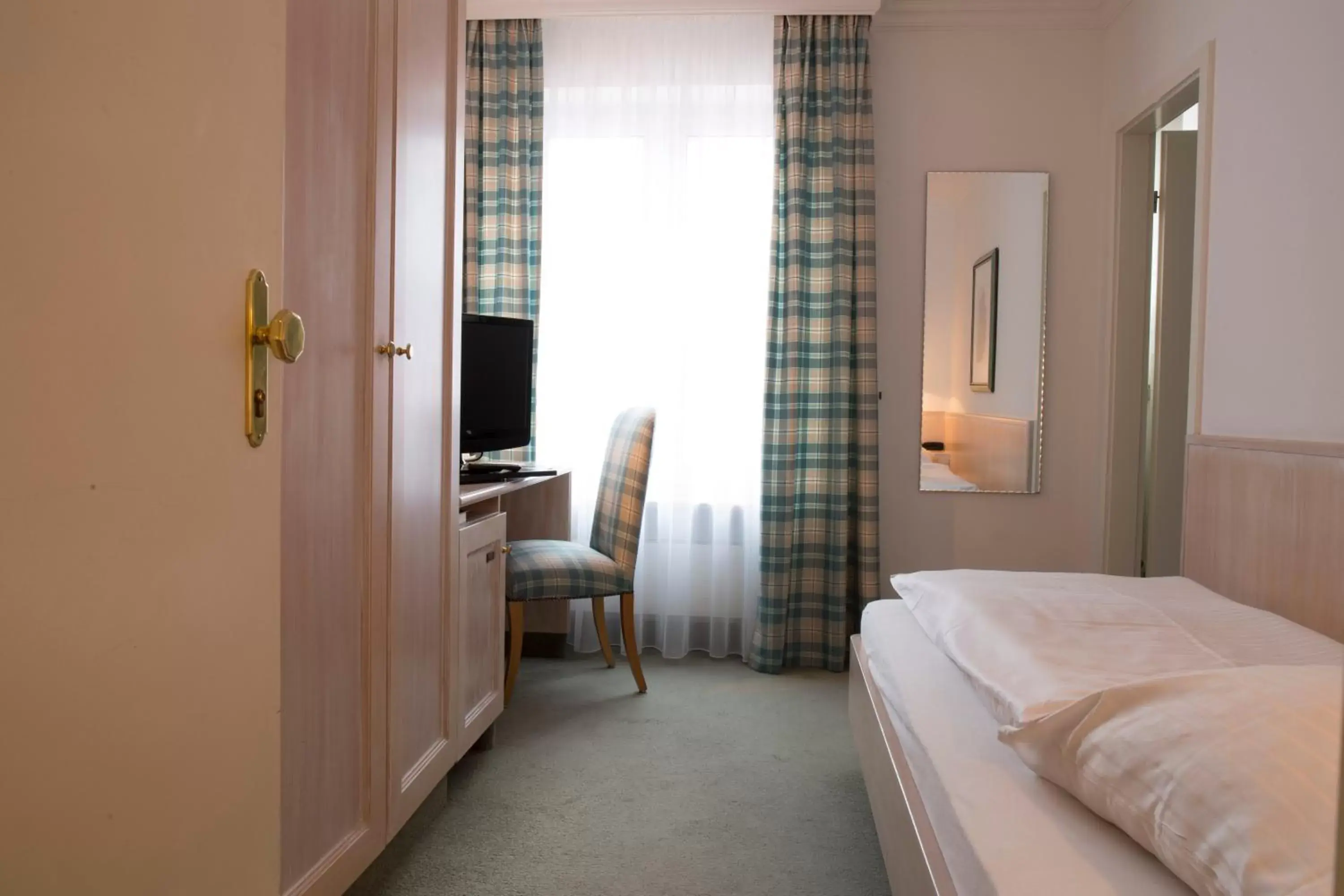 Photo of the whole room, Bed in Hotel Georgenhof Markt Schwaben