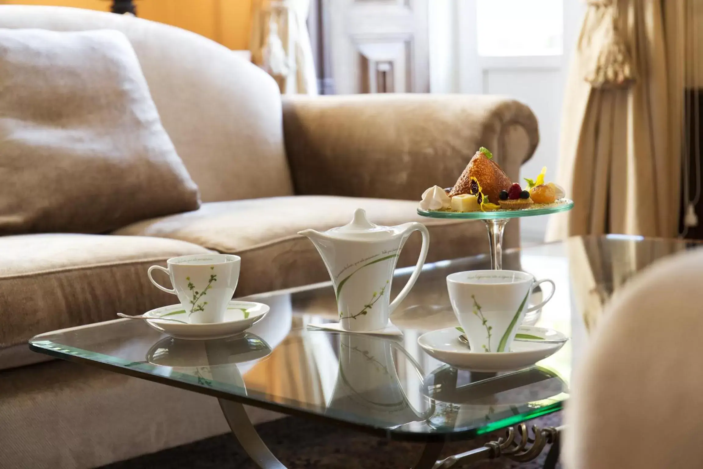 Food, Seating Area in Hotel Quinta das Lagrimas - Small Luxury Hotels