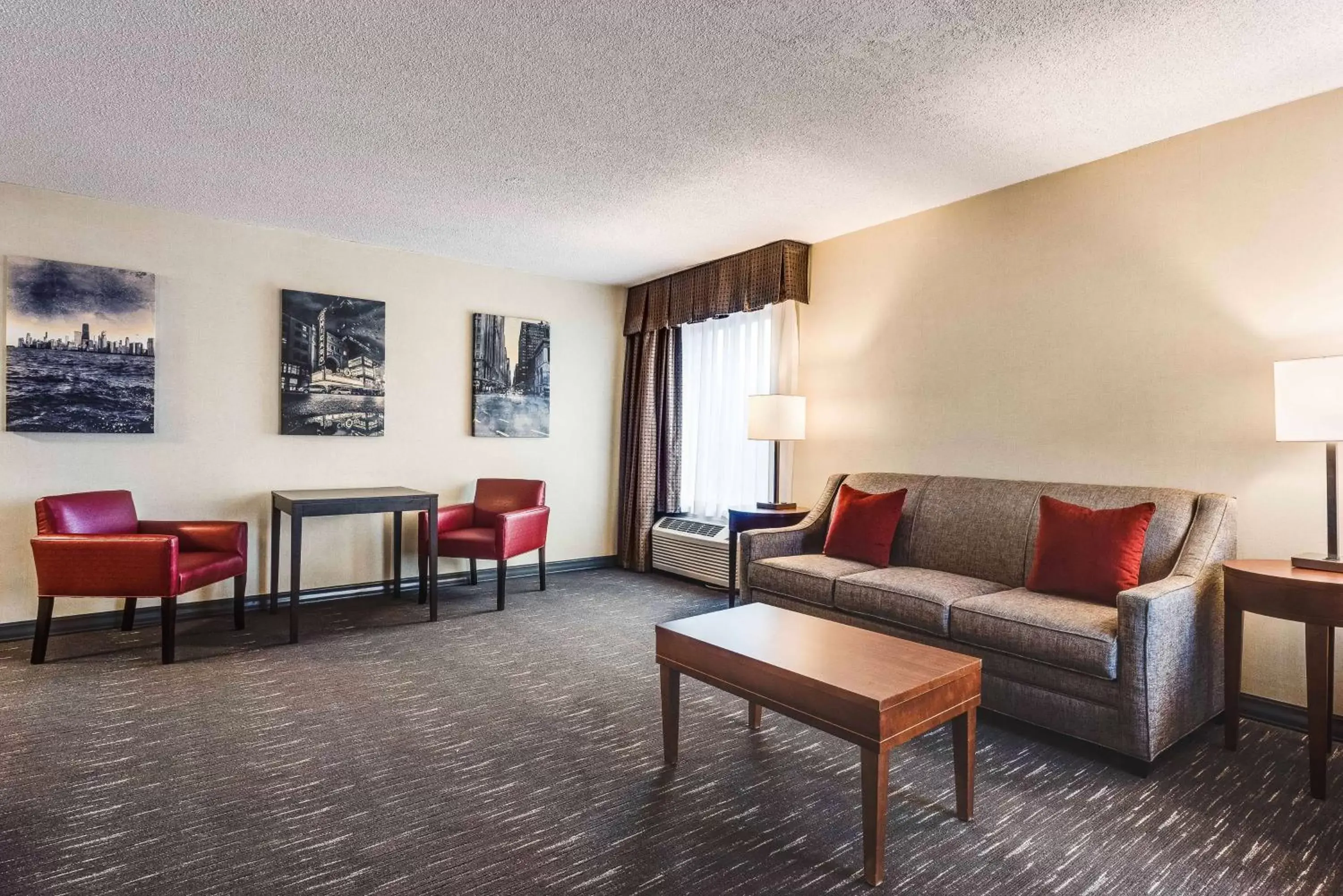 Living room, Seating Area in Best Western Chicago - Downers Grove