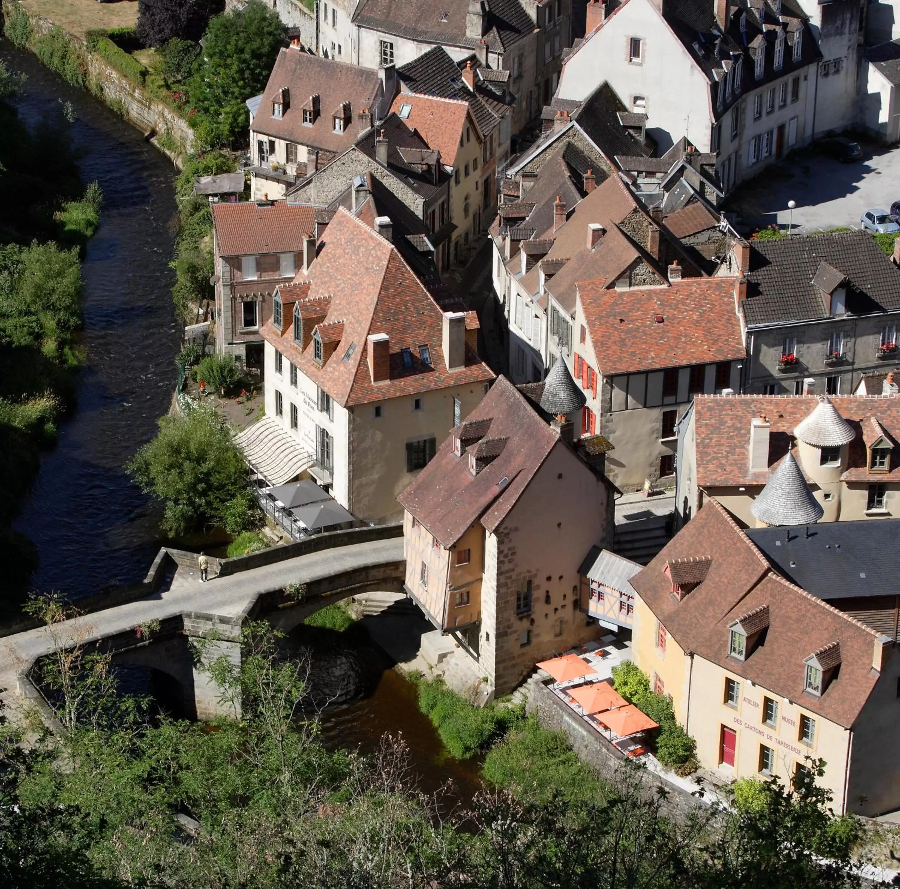 Neighbourhood, Bird's-eye View in Les Maisons du Pont