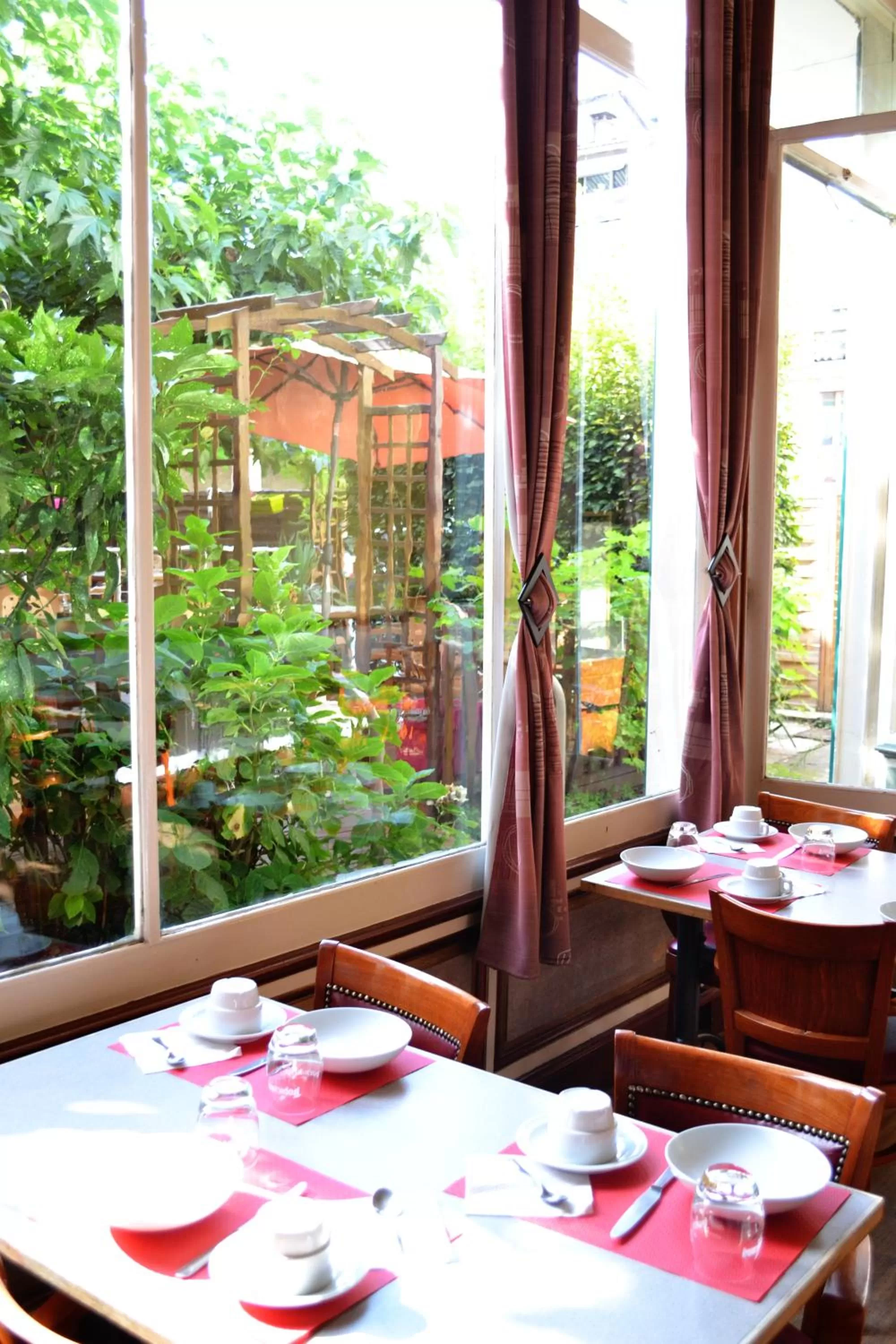 Property building in Hôtel Pedussaut