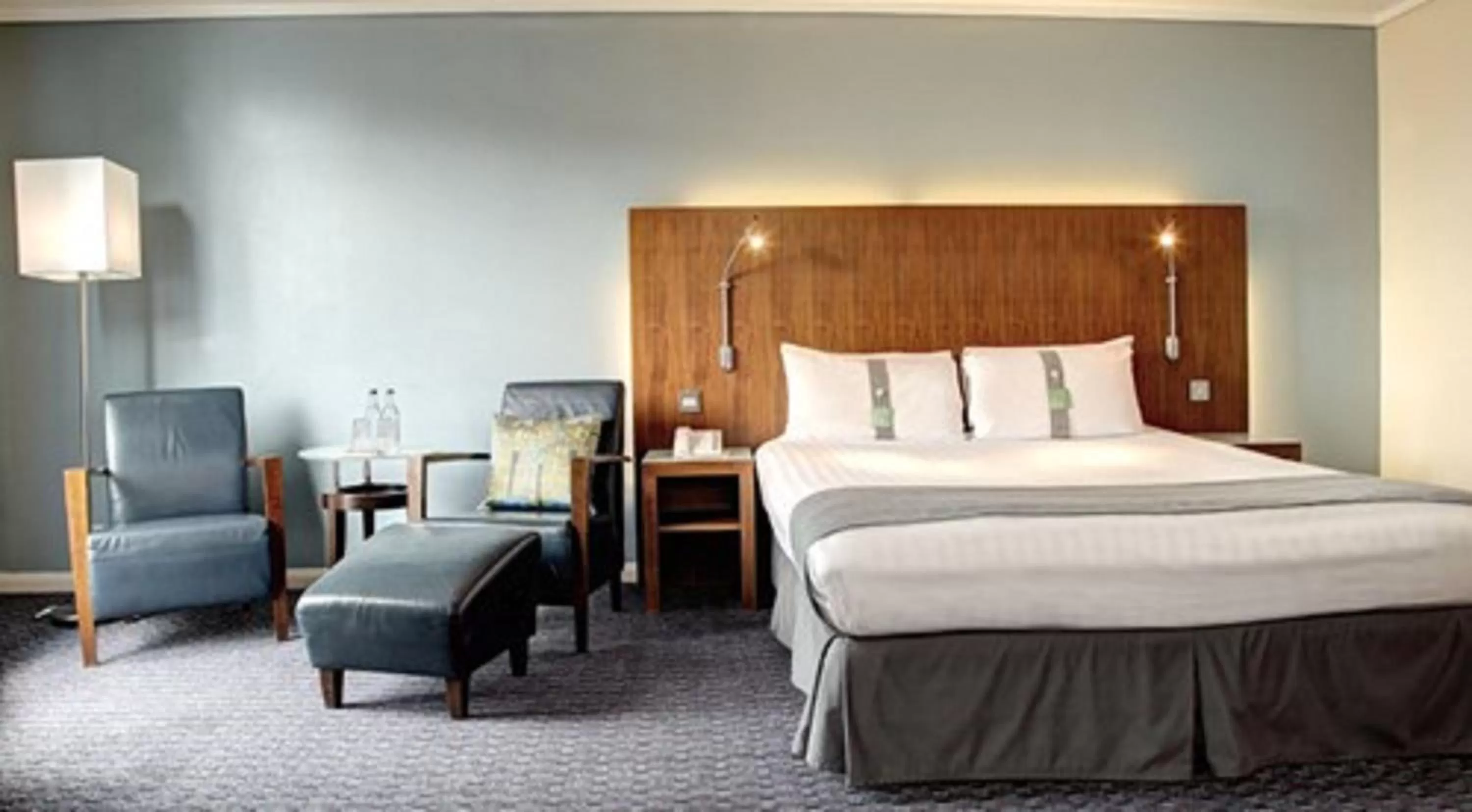Photo of the whole room, Bed in Holiday Inn London Camden Lock by IHG