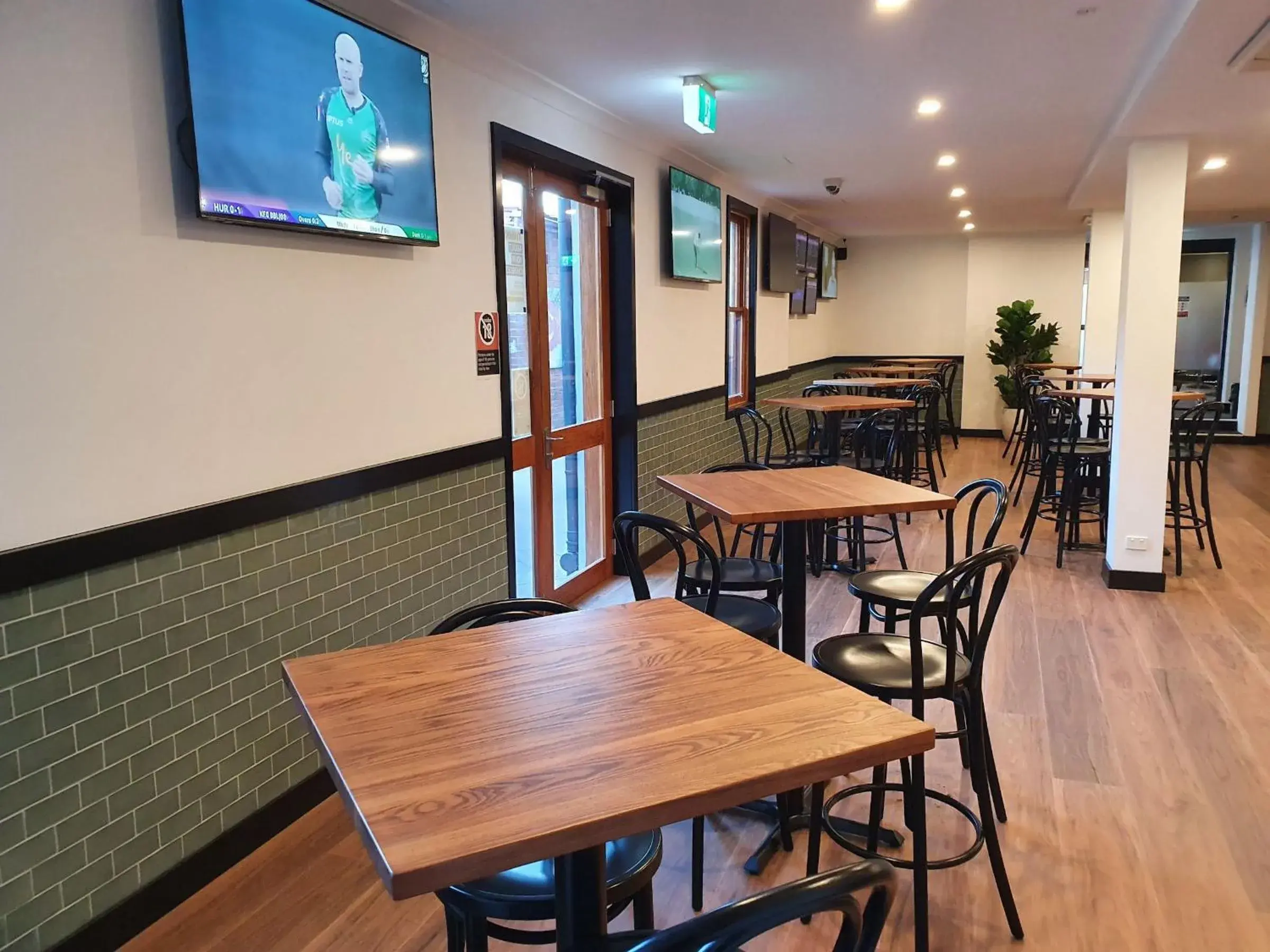 Lounge or bar in Empire Hotel Goulburn