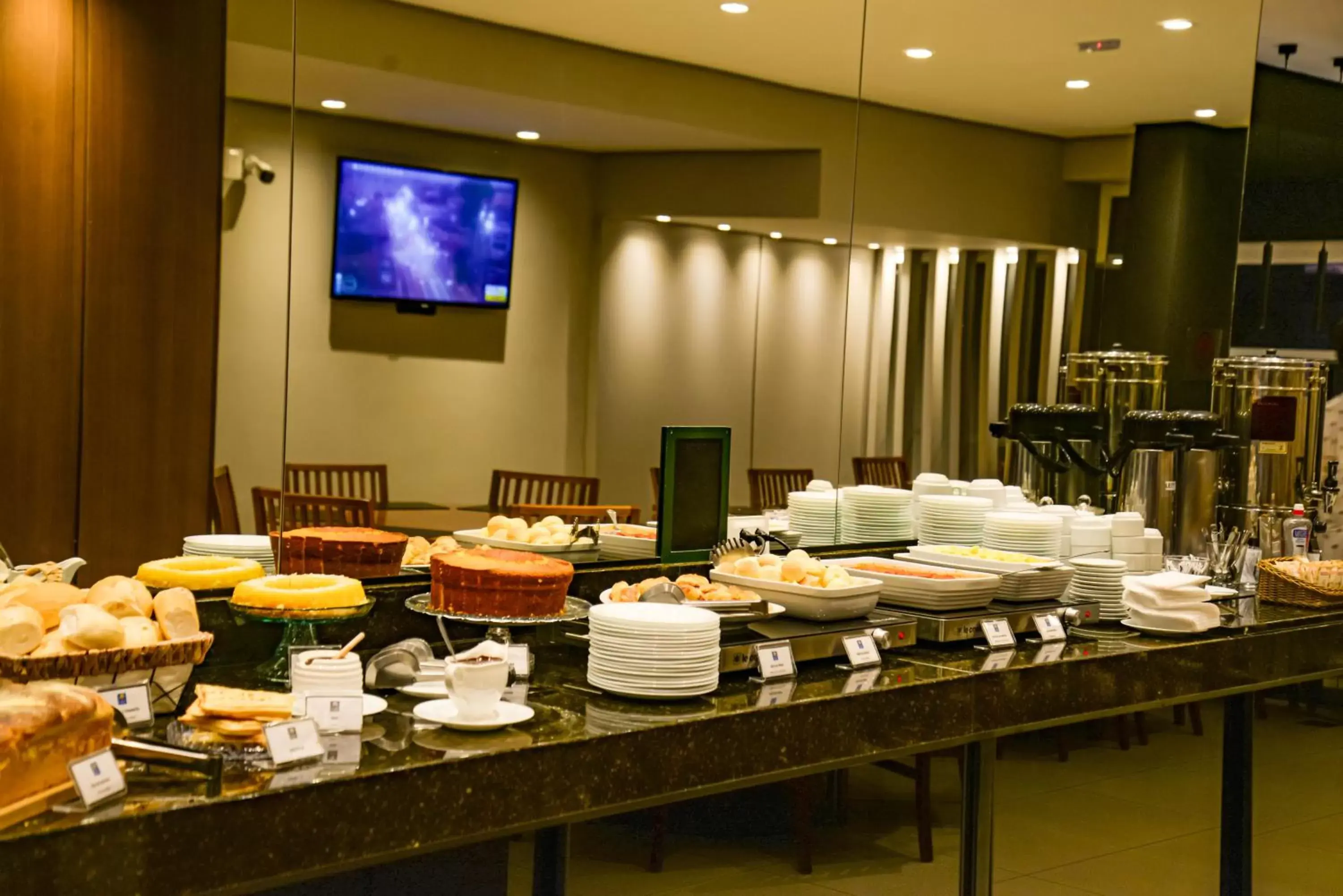 Breakfast, Restaurant/Places to Eat in Comfort Hotel Bauru