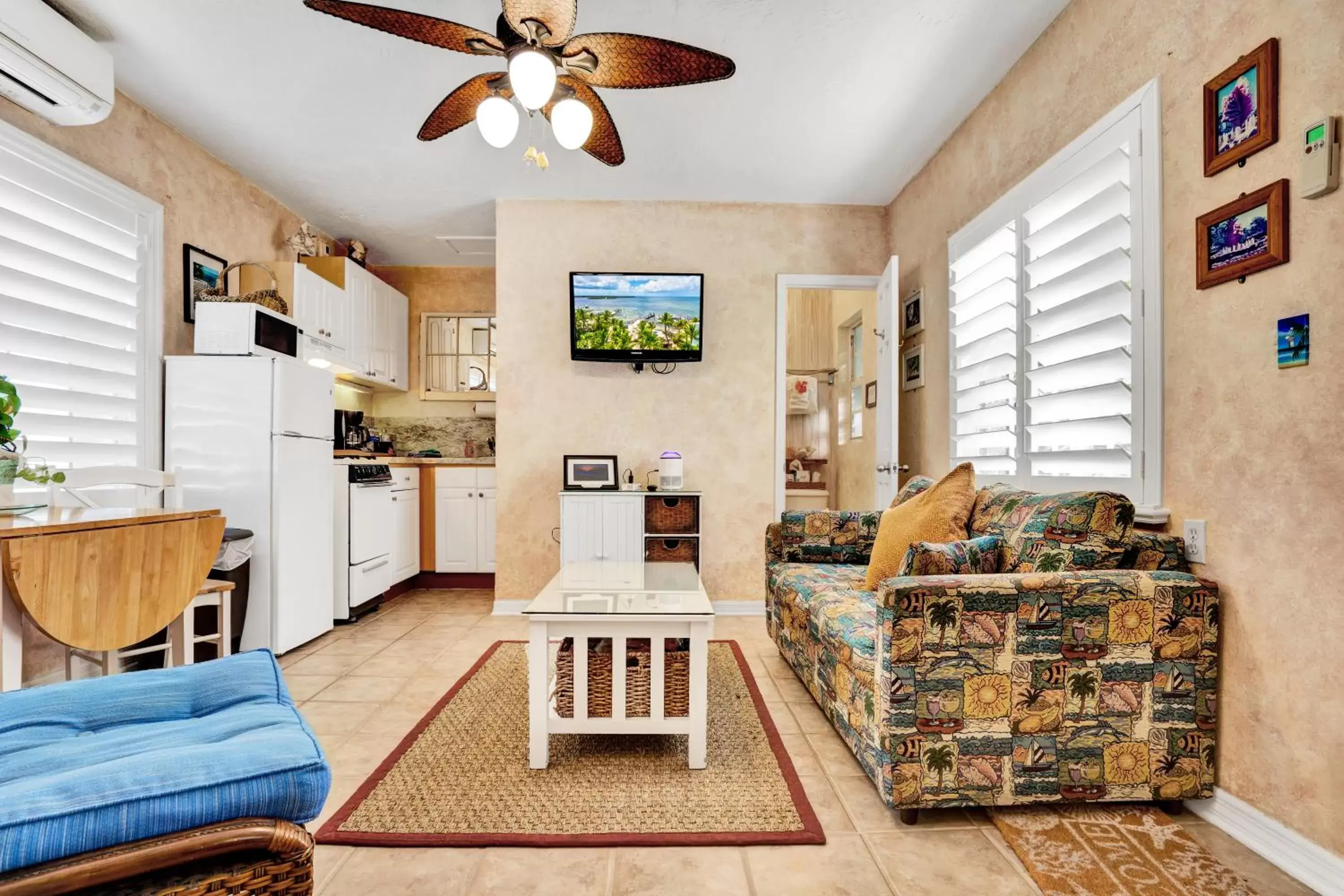 Living room, Seating Area in Island Bay Resort