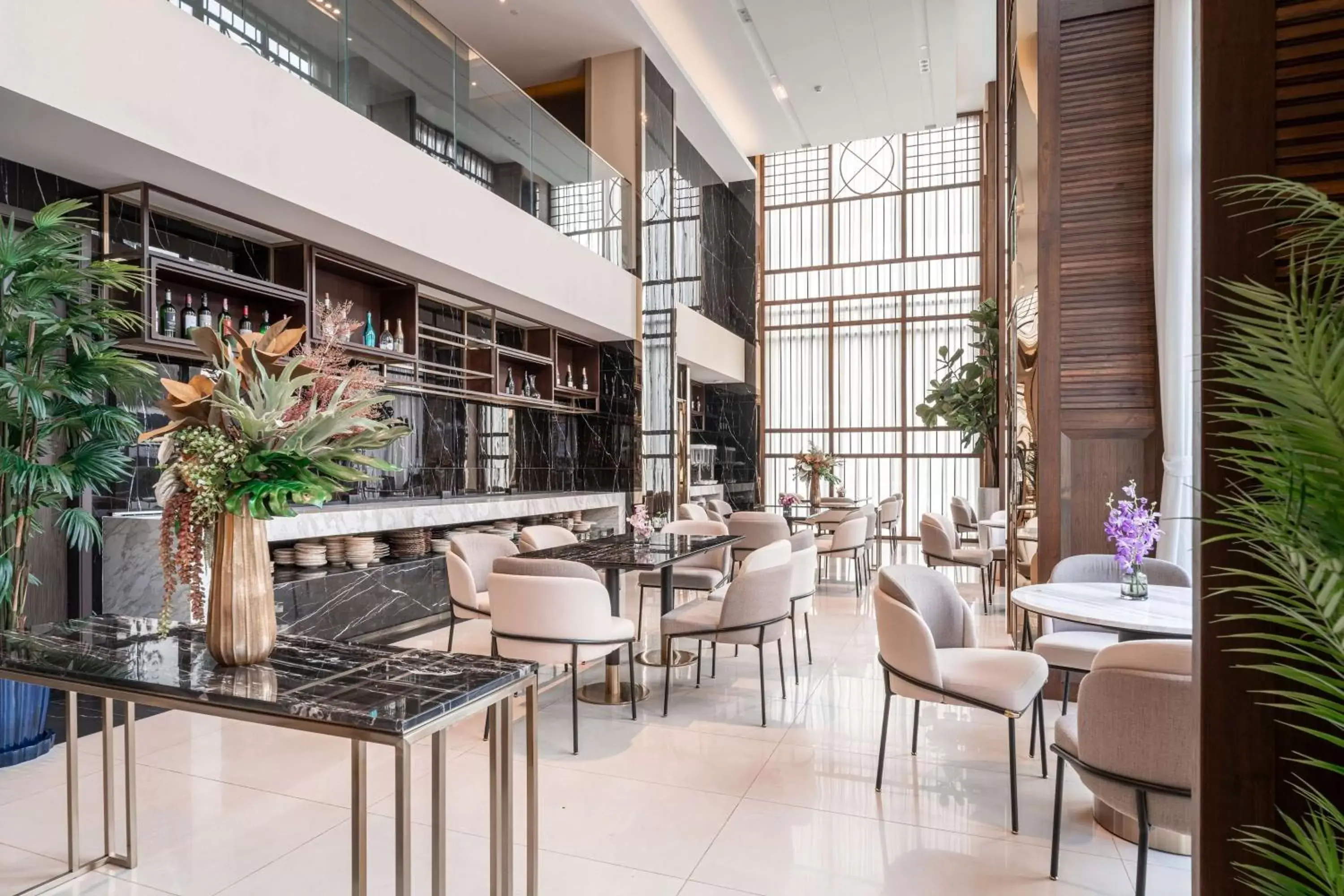 Lounge or bar, Restaurant/Places to Eat in Ramada Plaza by Wyndham Bangkok Sukhumvit 48