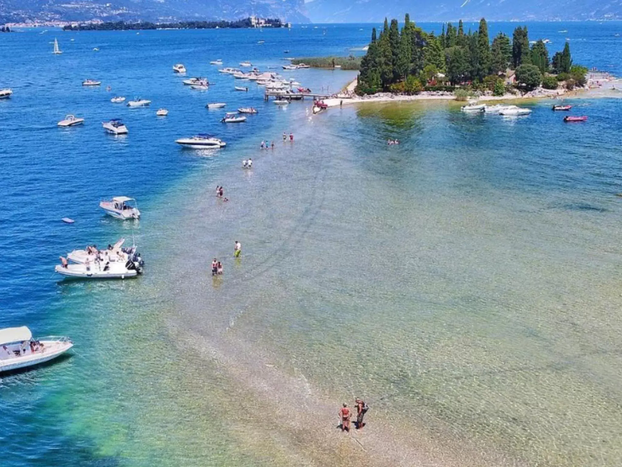 Nearby landmark, Beach in B&B Desenzano Paradise