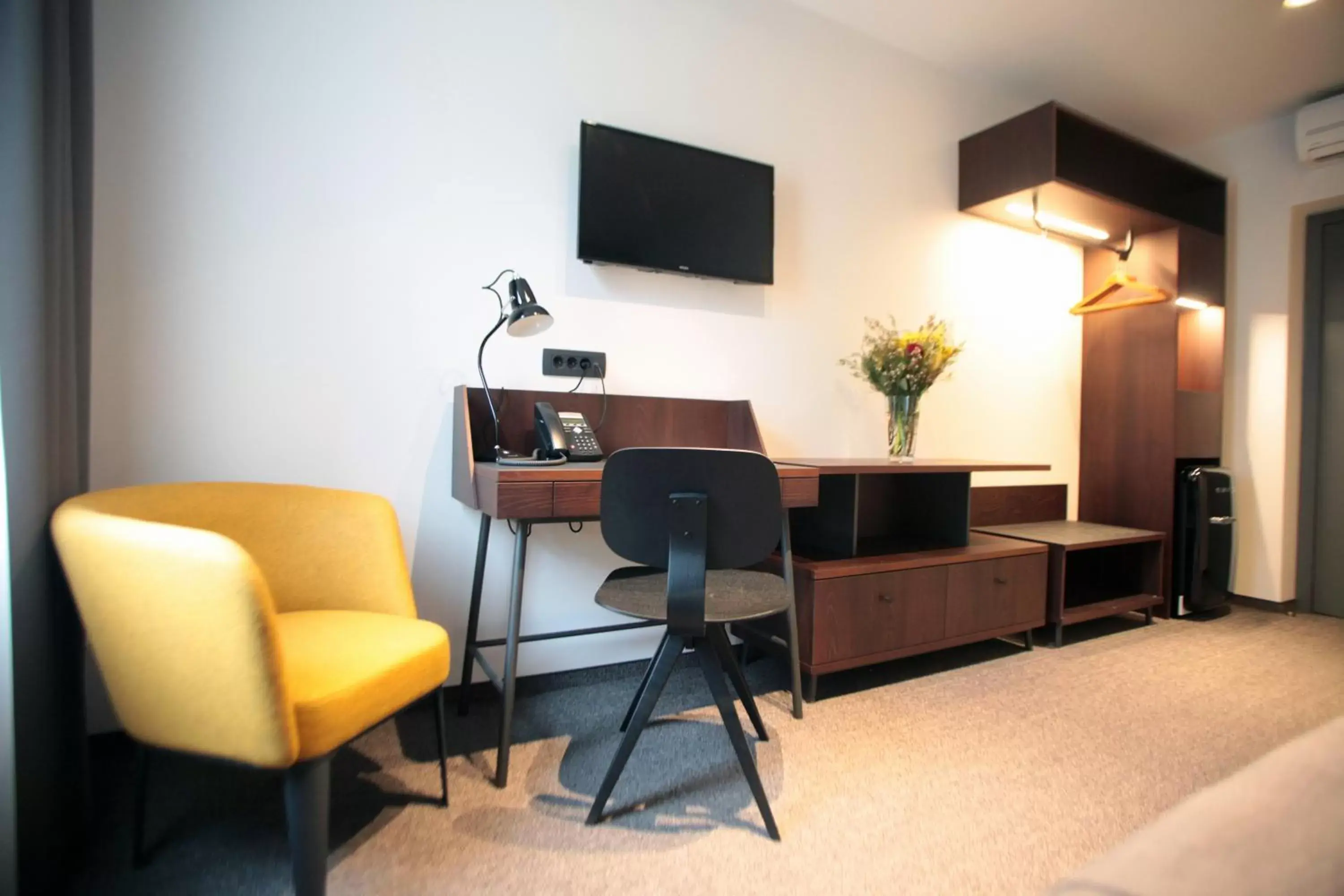 Bedroom, TV/Entertainment Center in Hotel Mrak Superior