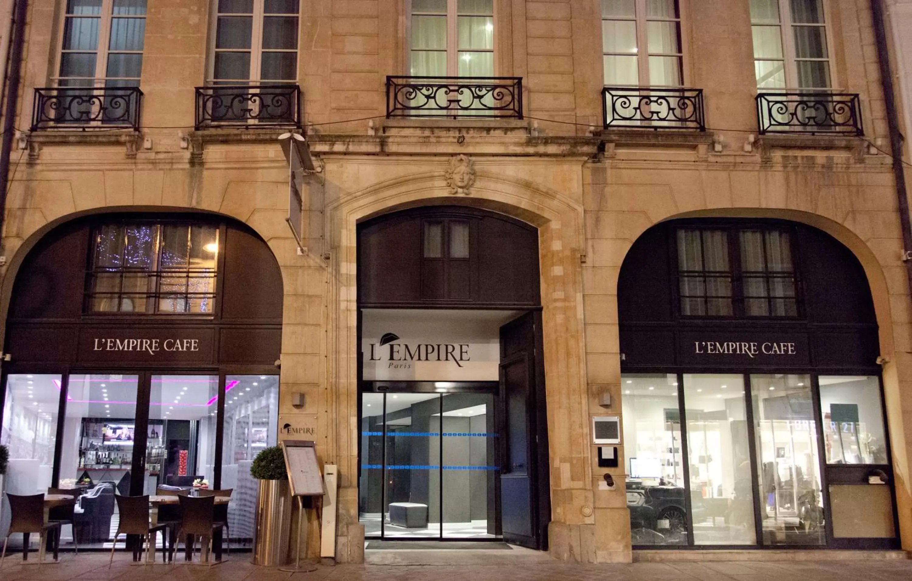 Facade/entrance in L'Empire Paris