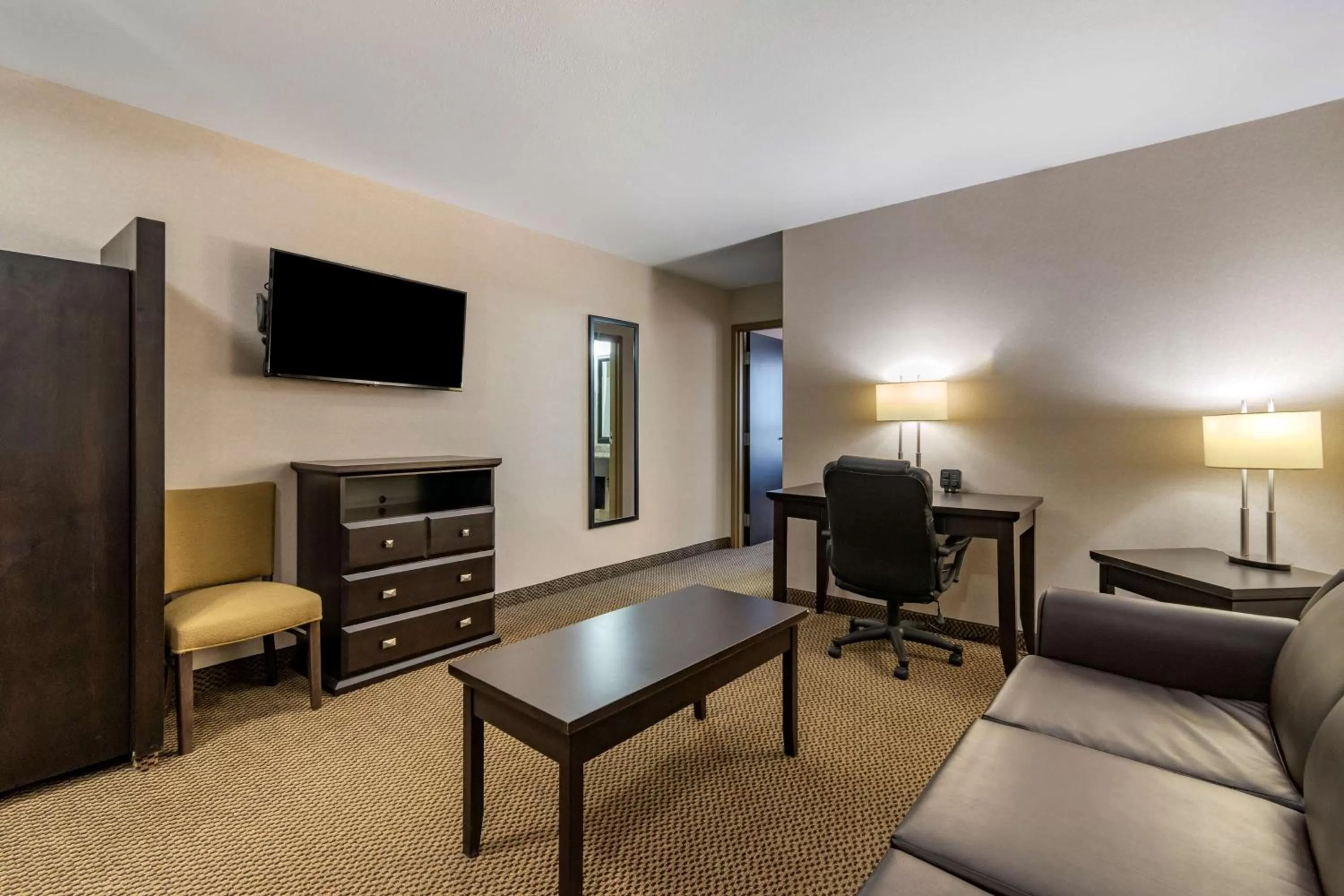 One-Bedroom Queen Suite with Wet Bar and Sofa Bed - Non-Smoking in Best Western Bonnyville Inn & Suites