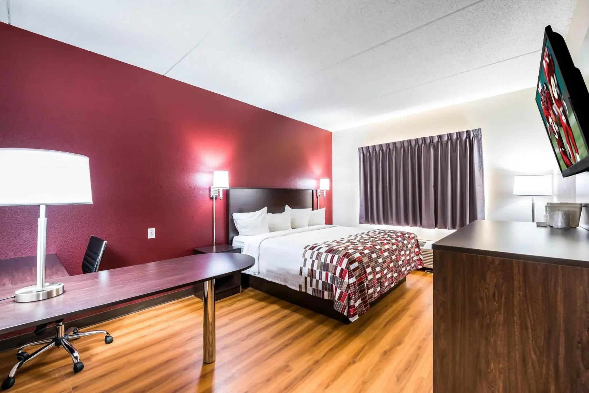 Bedroom, Bed in Red Roof Inn Palatine