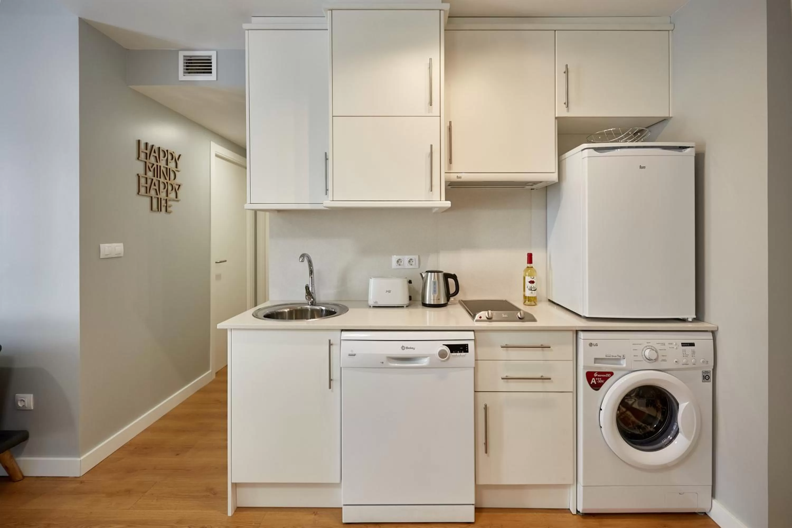 Coffee/tea facilities in Apart-hotel Happy Life