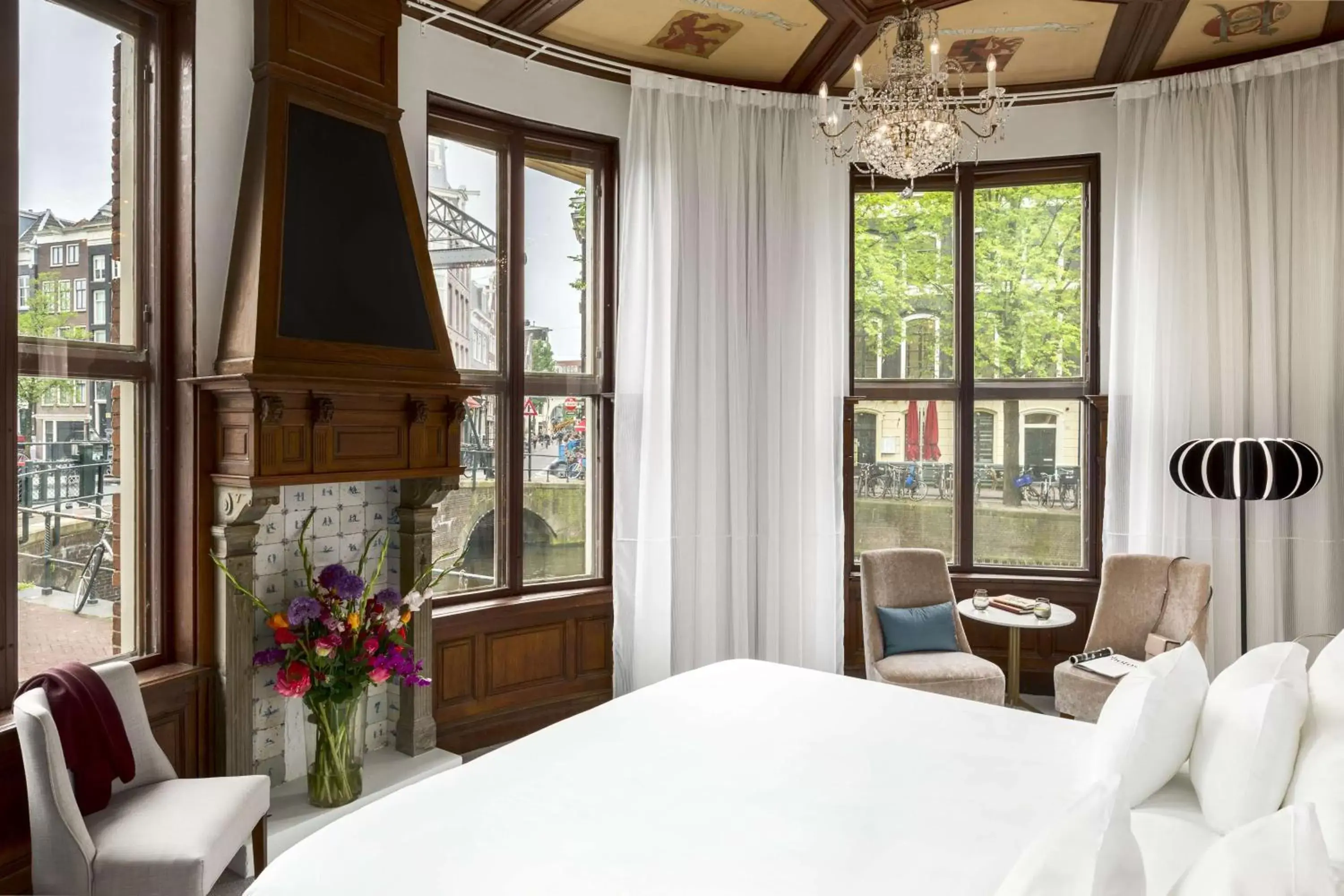 Bedroom in Tivoli Doelen Amsterdam Hotel