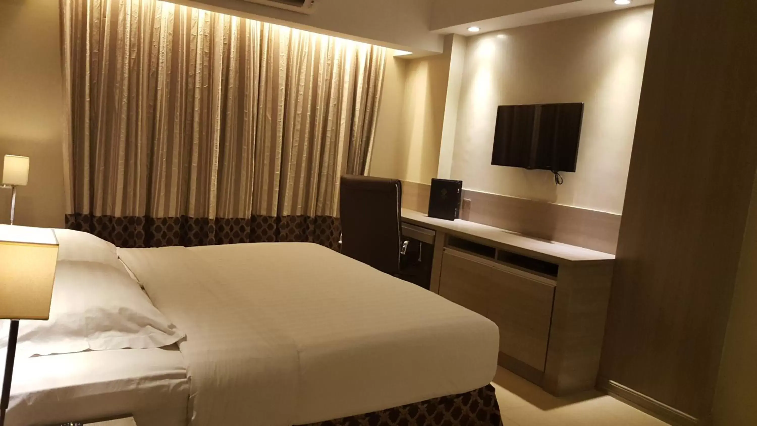 Bed in Prime Asia Hotel