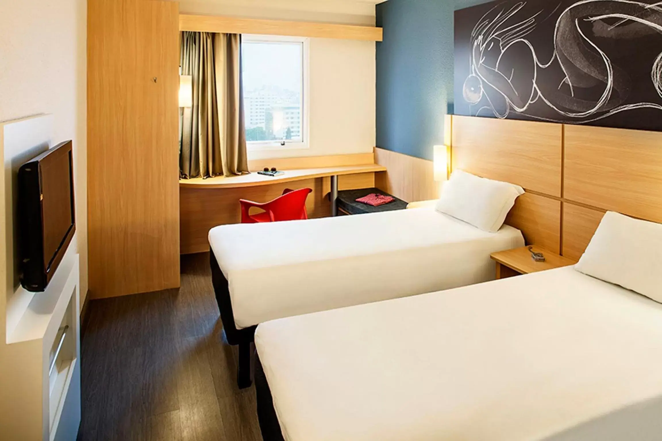 Bedroom, Bed in ibis Macae