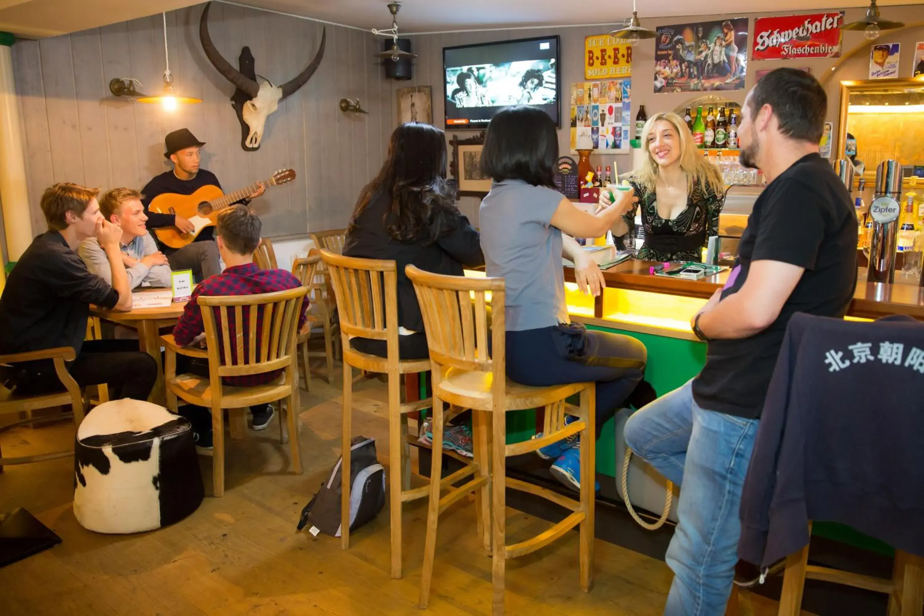 Lounge or bar in a&t Holiday Hostel