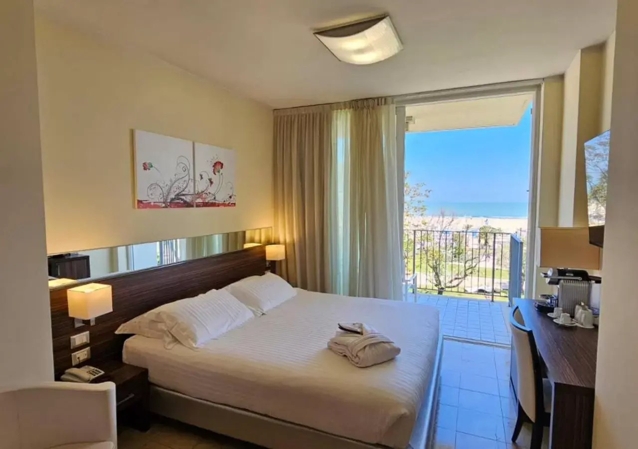 View (from property/room), Bed in Mercure Rimini Lungomare