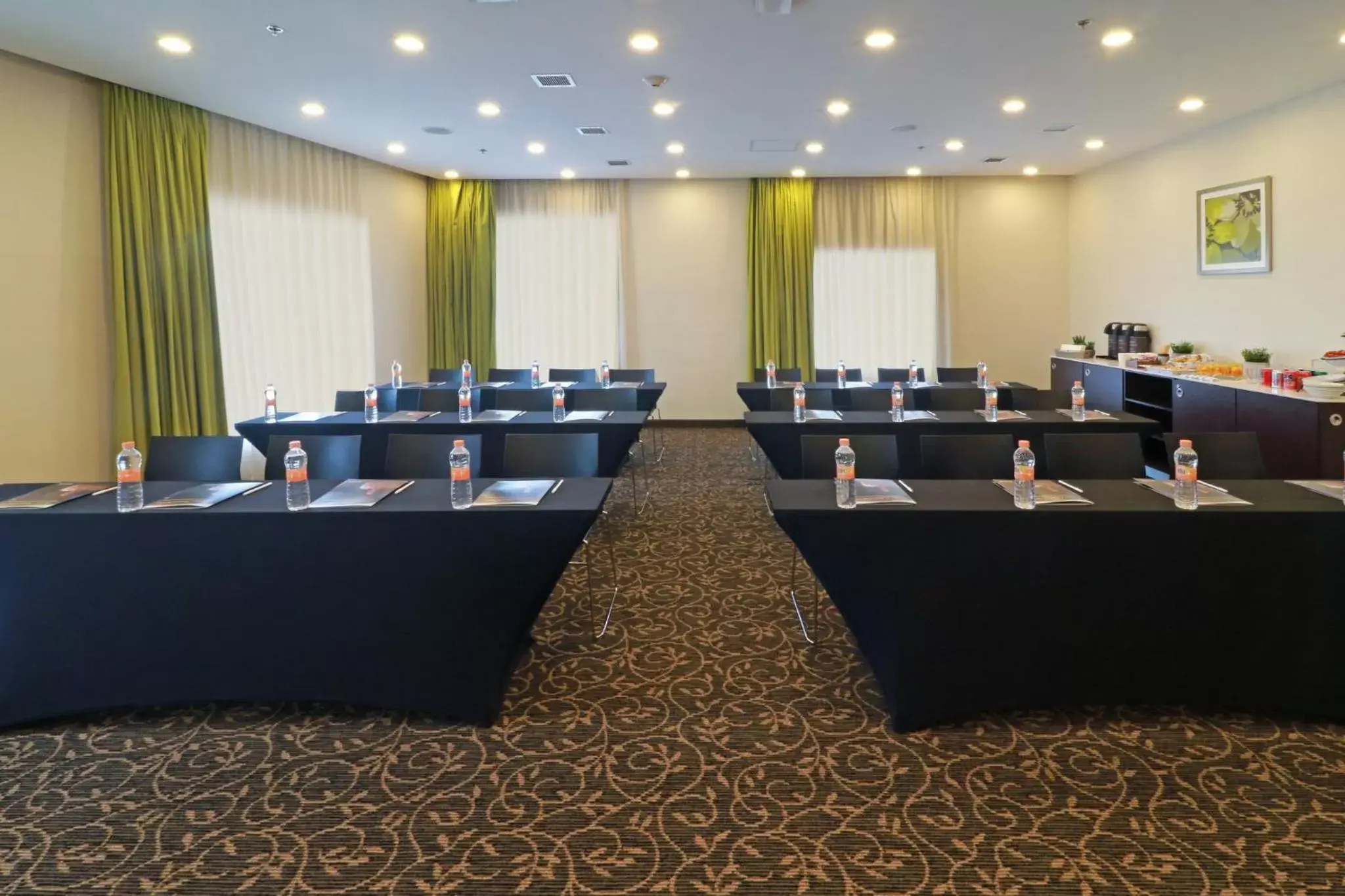 Meeting/conference room in Staybridge Suites San Luis Potosi, an IHG Hotel