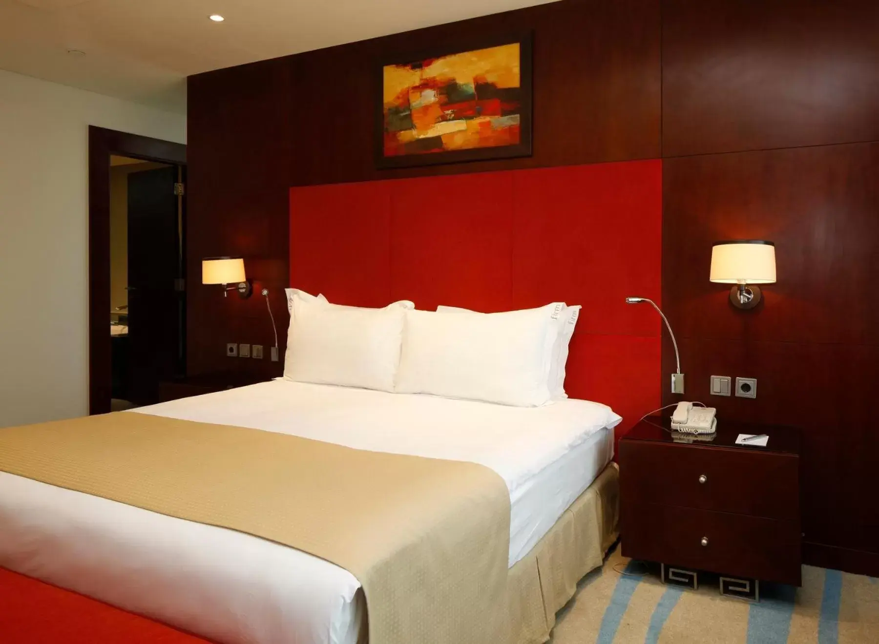 VIP, Bed in Holiday Inn Olaya, an IHG Hotel