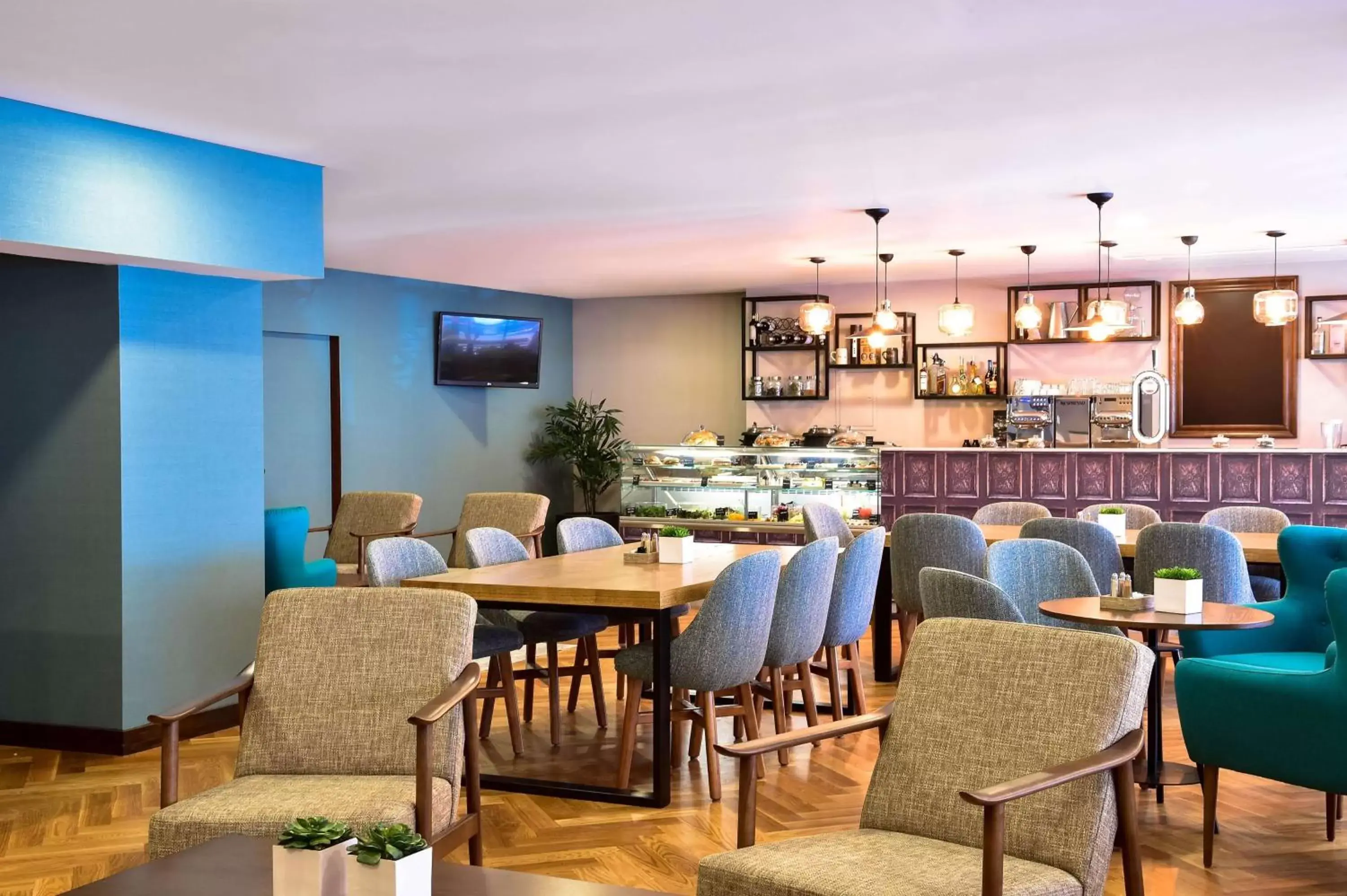 Restaurant/places to eat, Lounge/Bar in Tivoli Coimbra Hotel