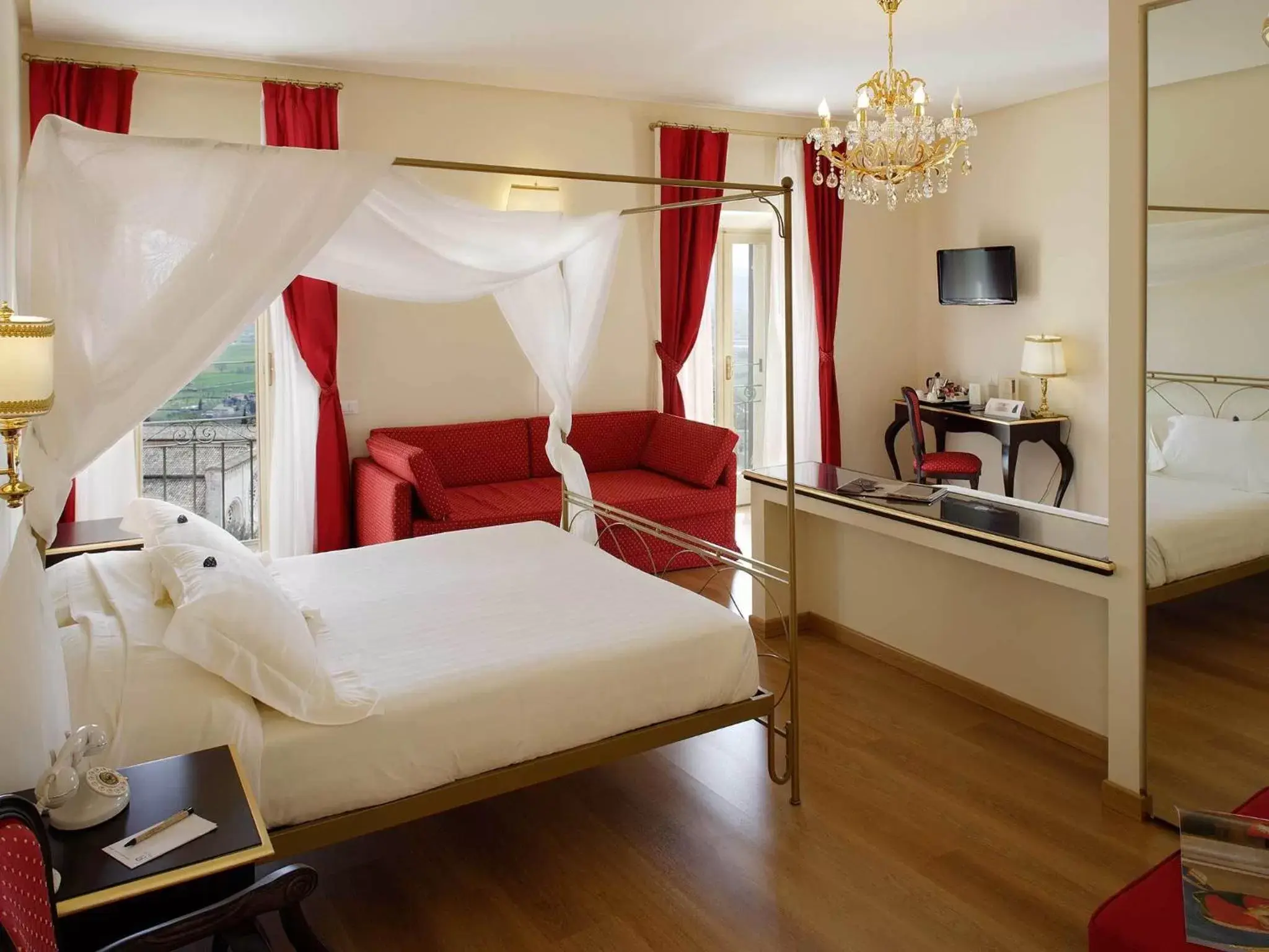 Bed in Giotto Hotel & Spa