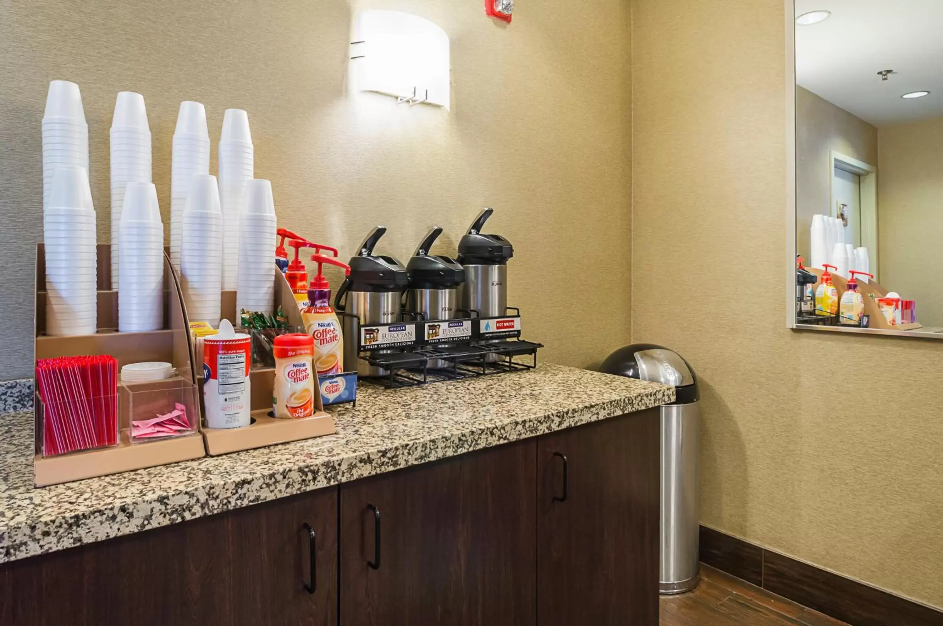 Property building in Red Roof Inn PLUS + Phoenix West Property building in Red Roof Inn PLUS + Phoenix West