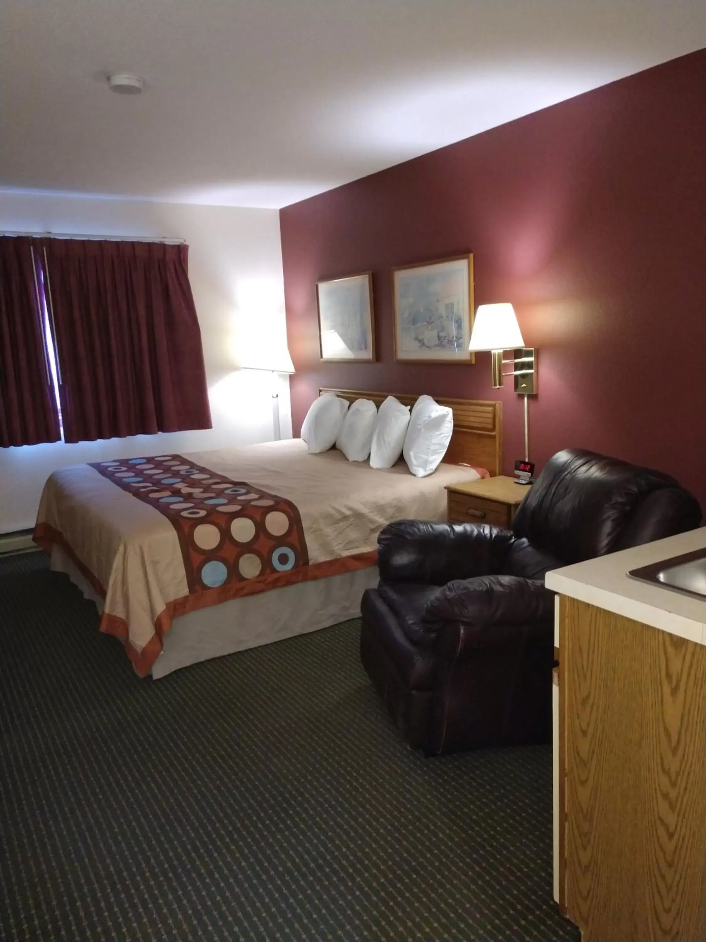 Photo of the whole room, Bed in Wautoma Inn