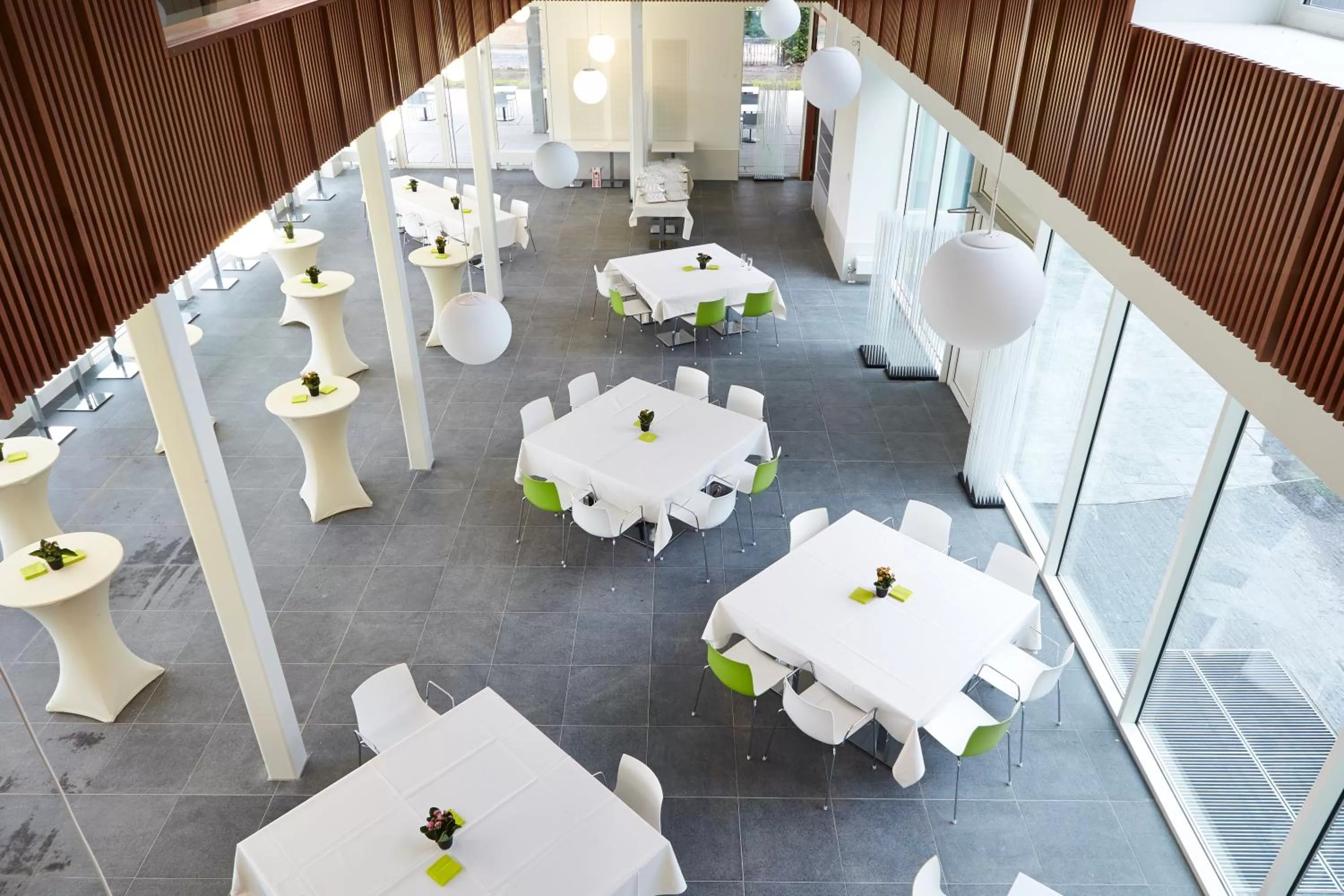 Restaurant/places to eat in Hotel Middelpunt - Gratis Parking - Ontbijt inbegrepen! Nieuwjaarsbrunch 01 januari