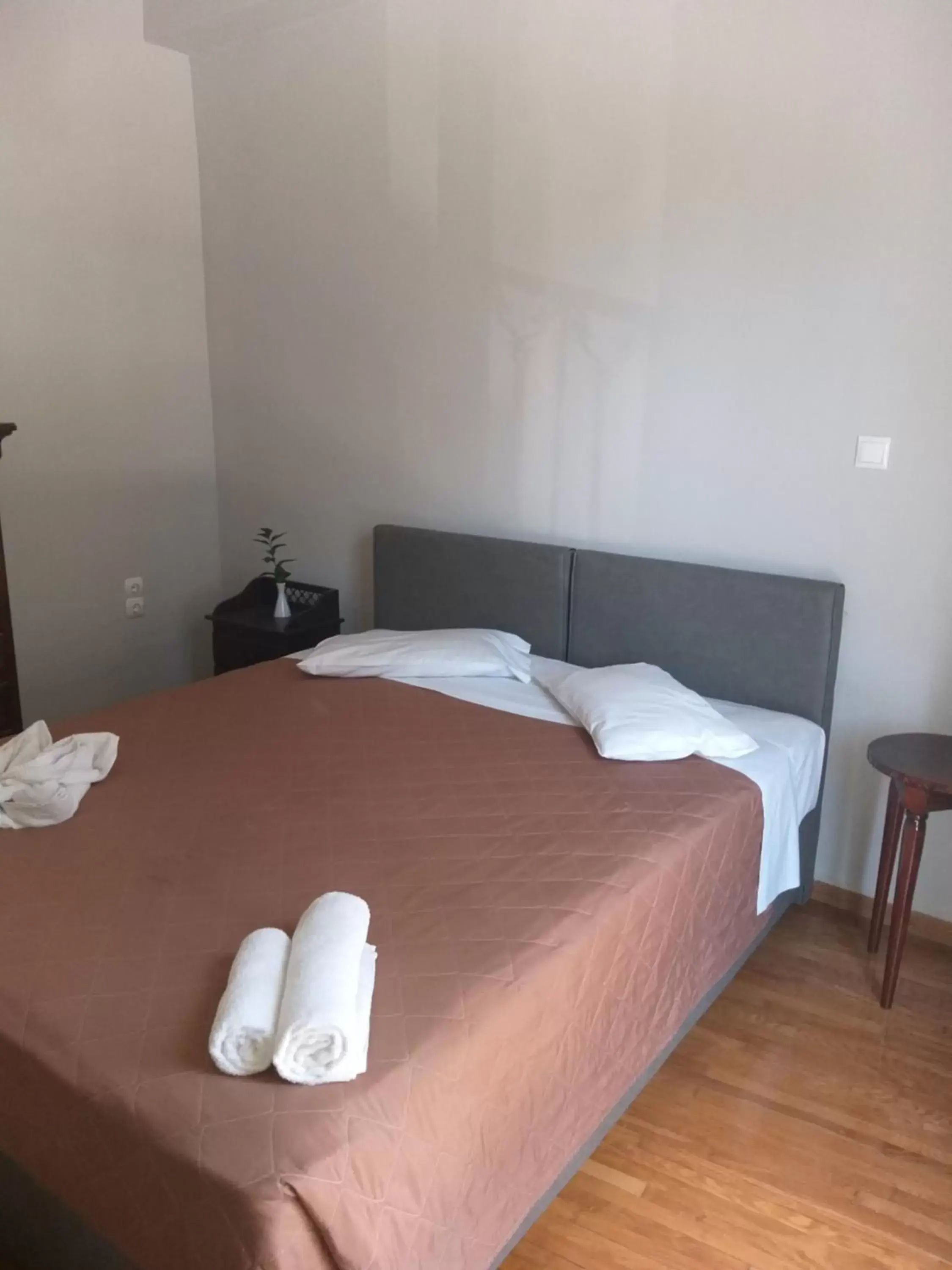 Bedroom, Bed in Apollo Hotel
