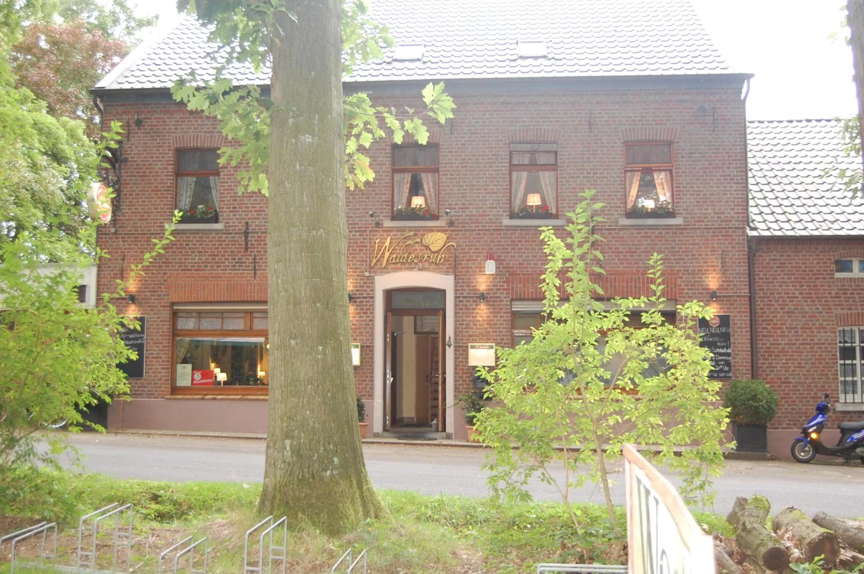 Facade/entrance, Property Building in Restaurant Yamas im Haus Waldesruh