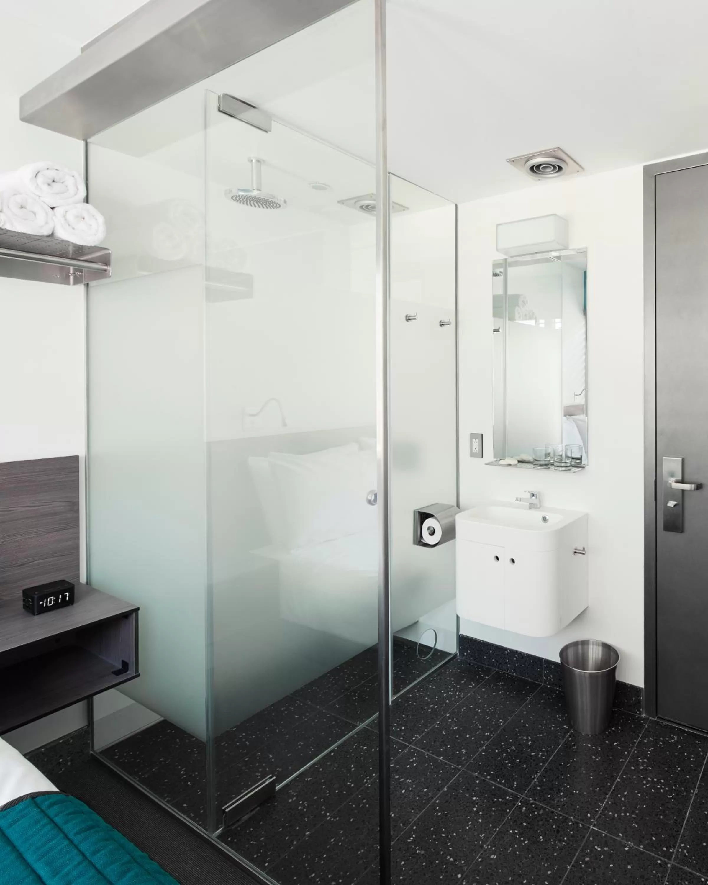 Bathroom in Pod Brooklyn