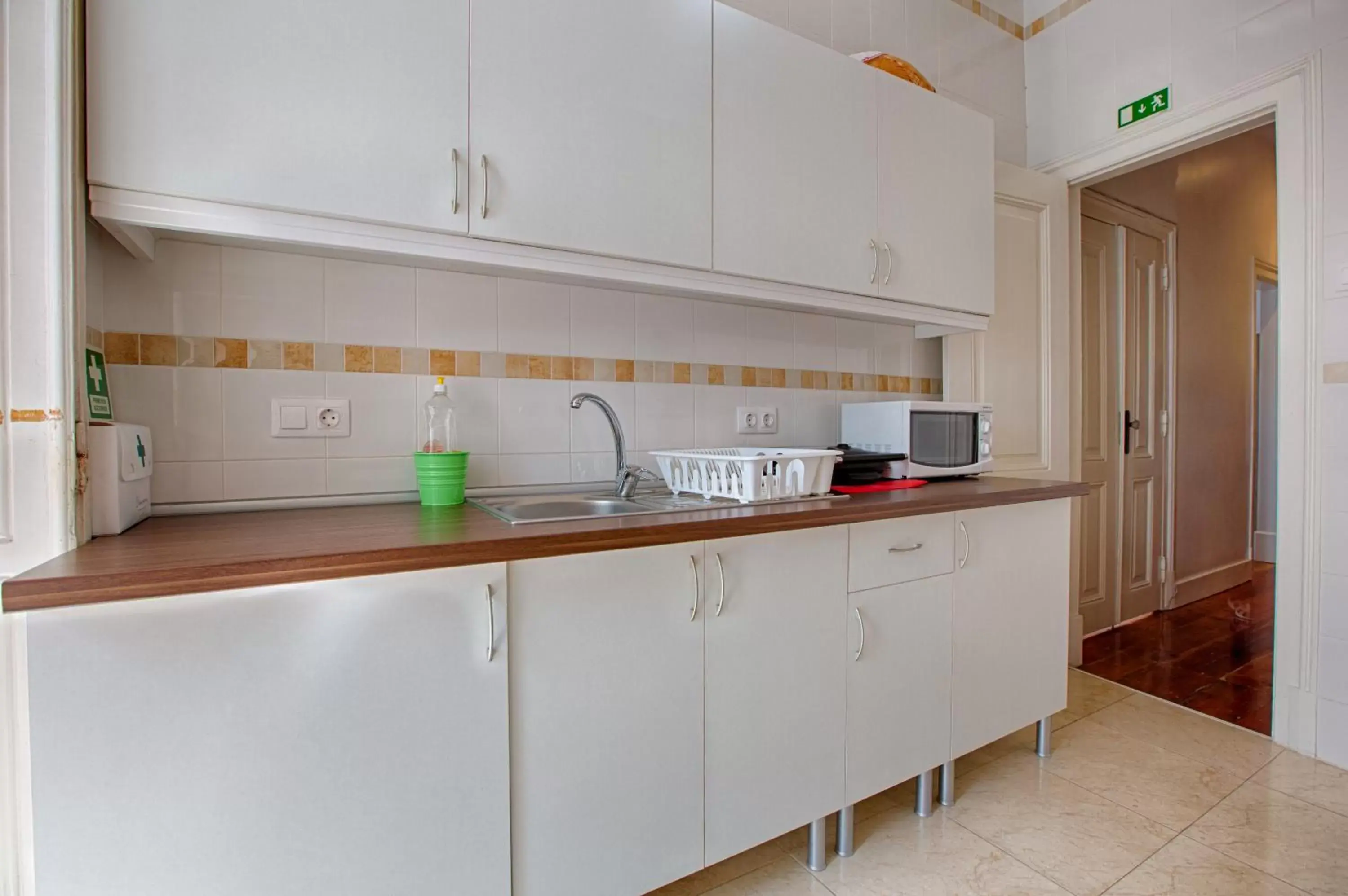 Communal kitchen, Kitchen/Kitchenette in Chalet D´Ávila Guest House