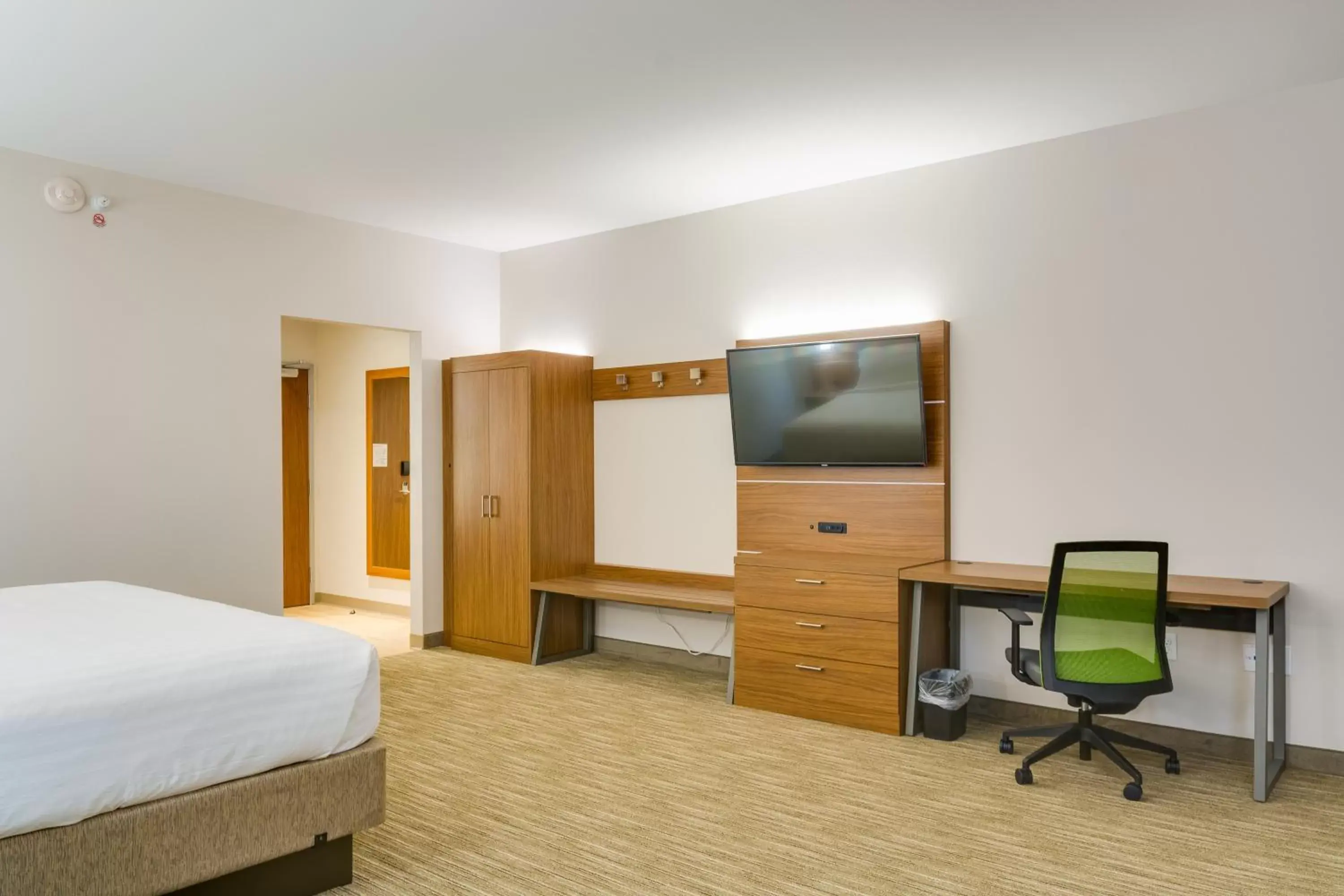 Photo of the whole room, TV/Entertainment Center in Holiday Inn Express & Suites Russellville, an IHG Hotel