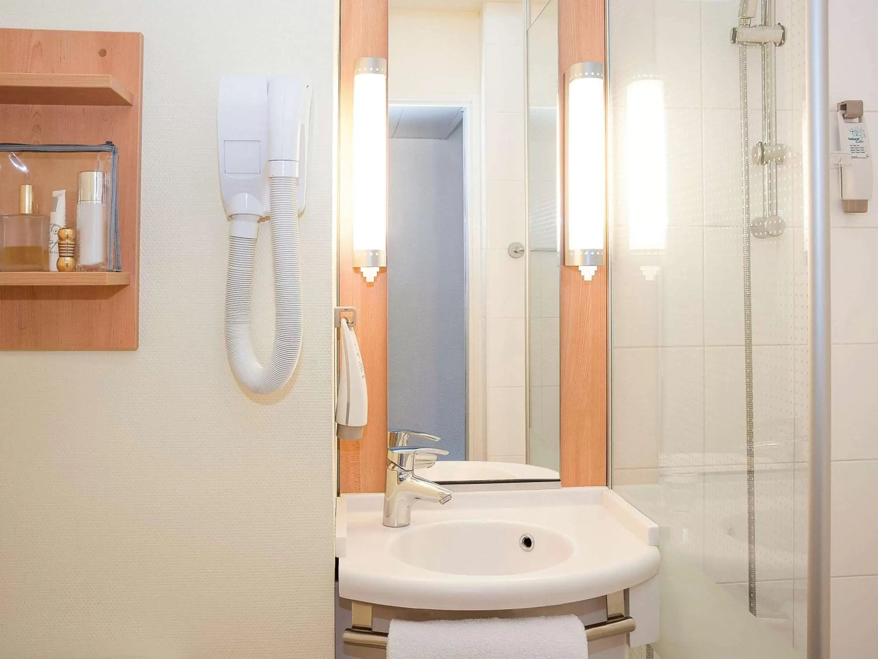 Photo of the whole room, Bathroom in ibis Dieppe Le Val Druel
