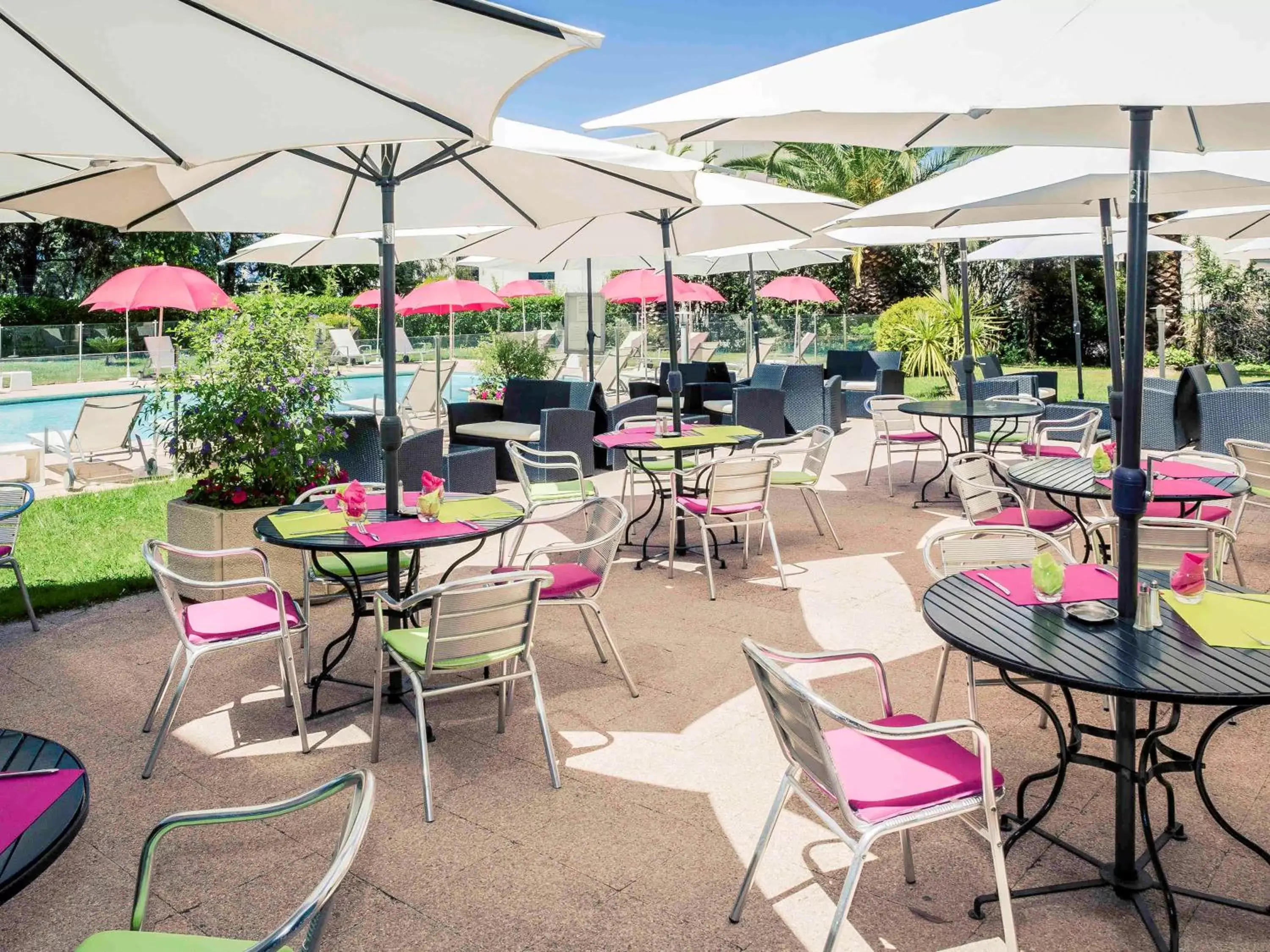 Restaurant/Places to Eat in Mercure Cannes Mandelieu