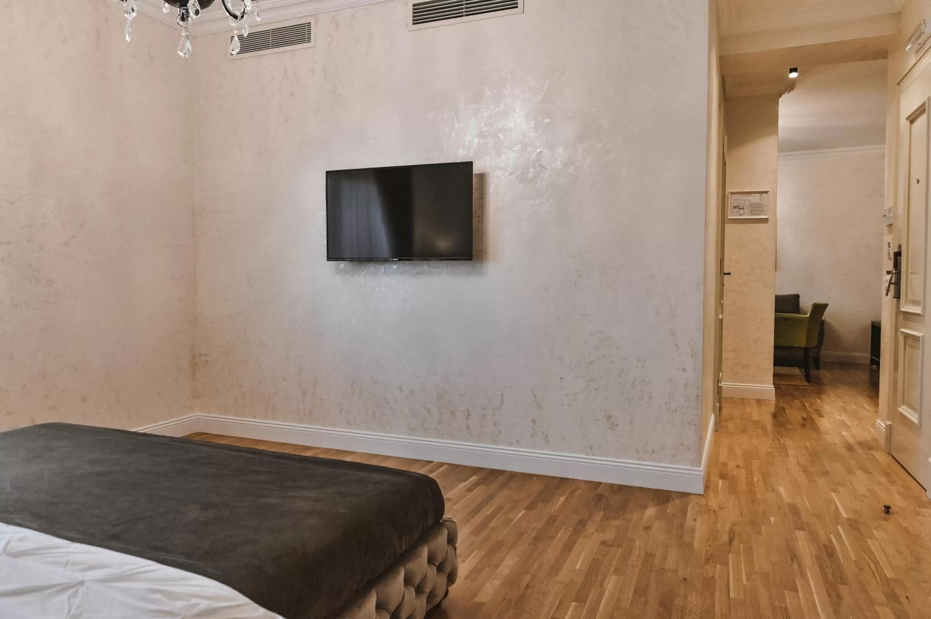 TV and multimedia, TV/Entertainment Center in Garni hotel BARUT