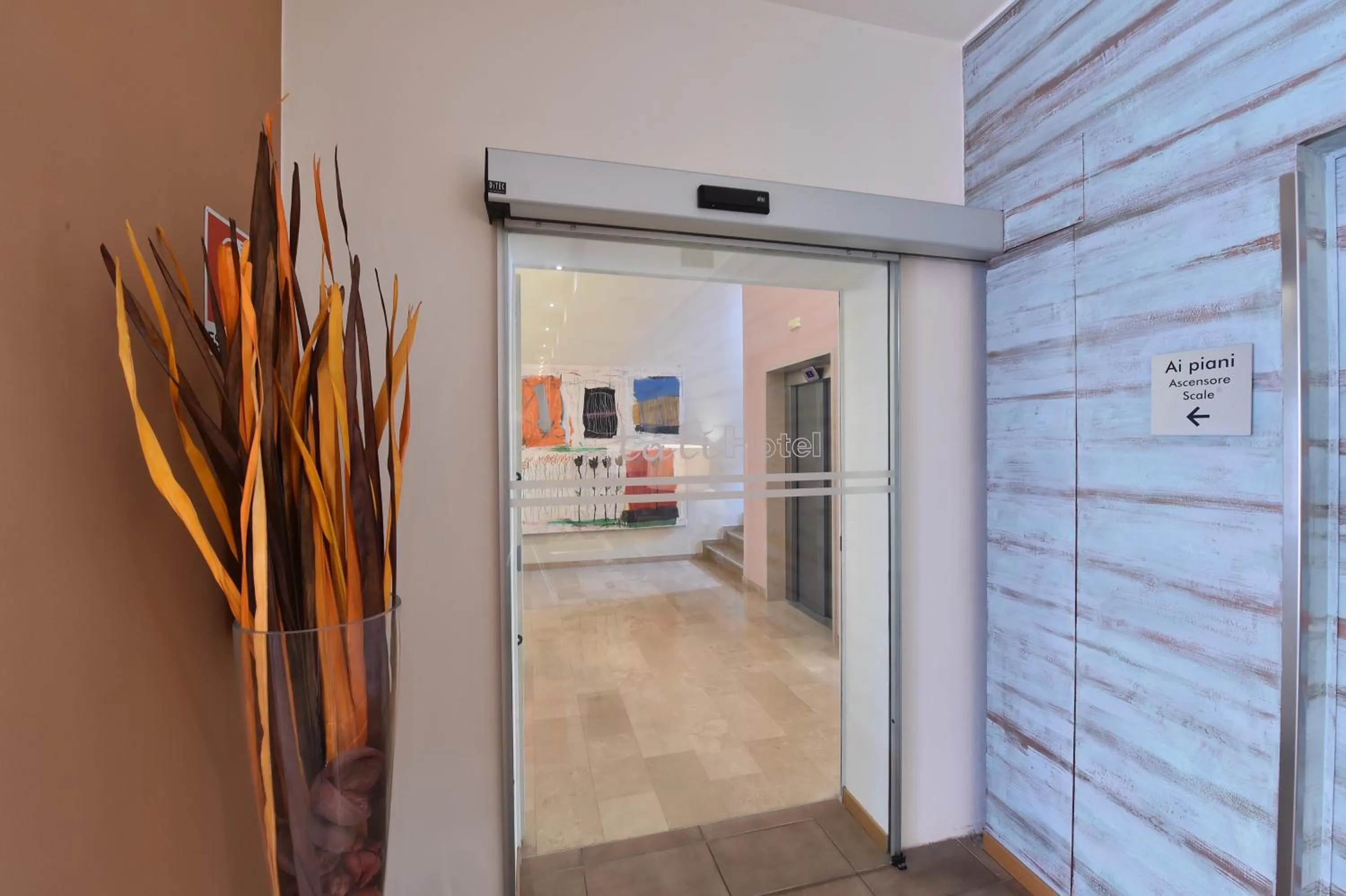 Area and facilities in Tatì Hotel