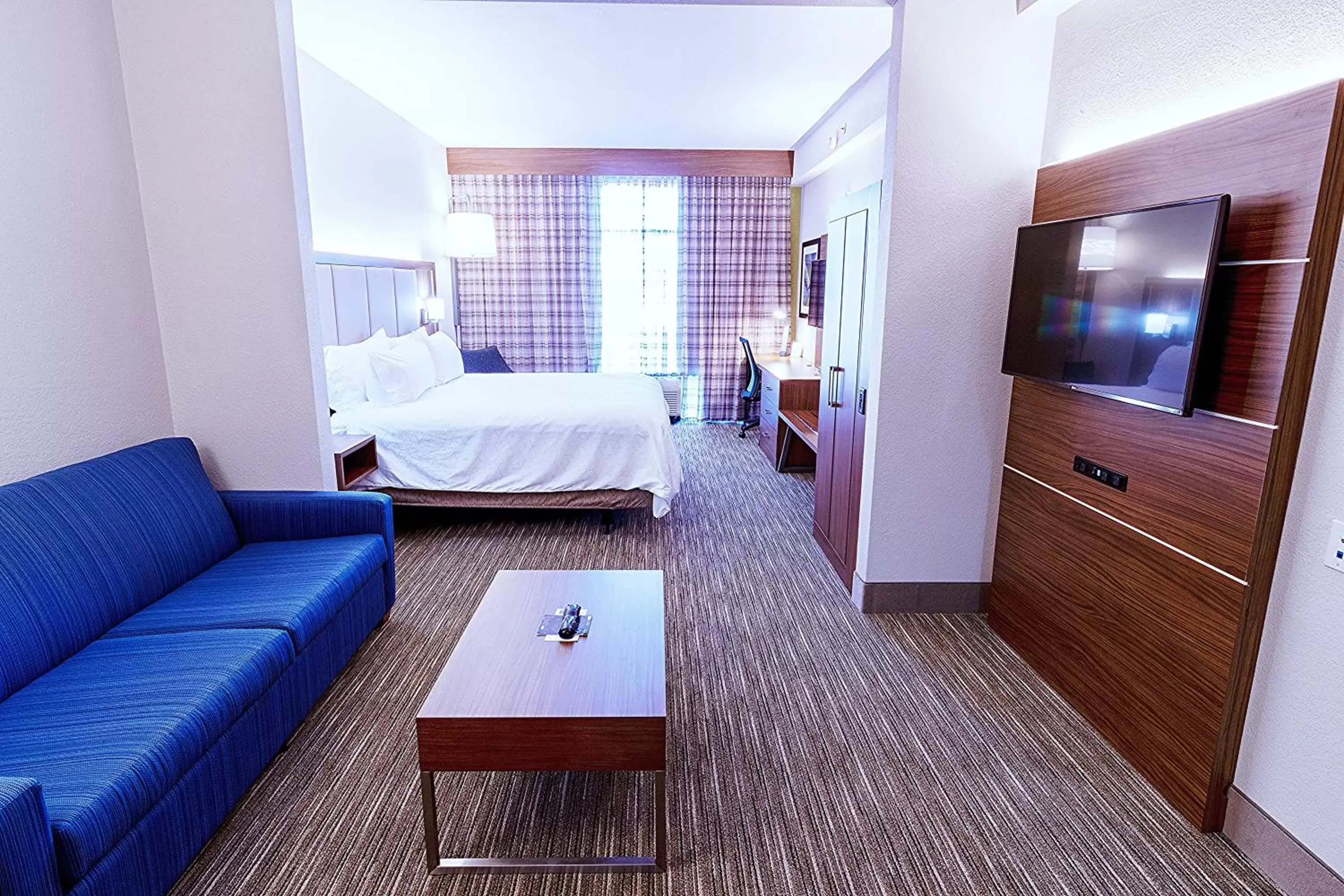 Photo of the whole room, Bed in Holiday Inn Express Hotel & Suites Crestview South I-10 by IHG Photo of the whole room, Bed in Holiday Inn Express Hotel & Suites Crestview South I-10 by IHG