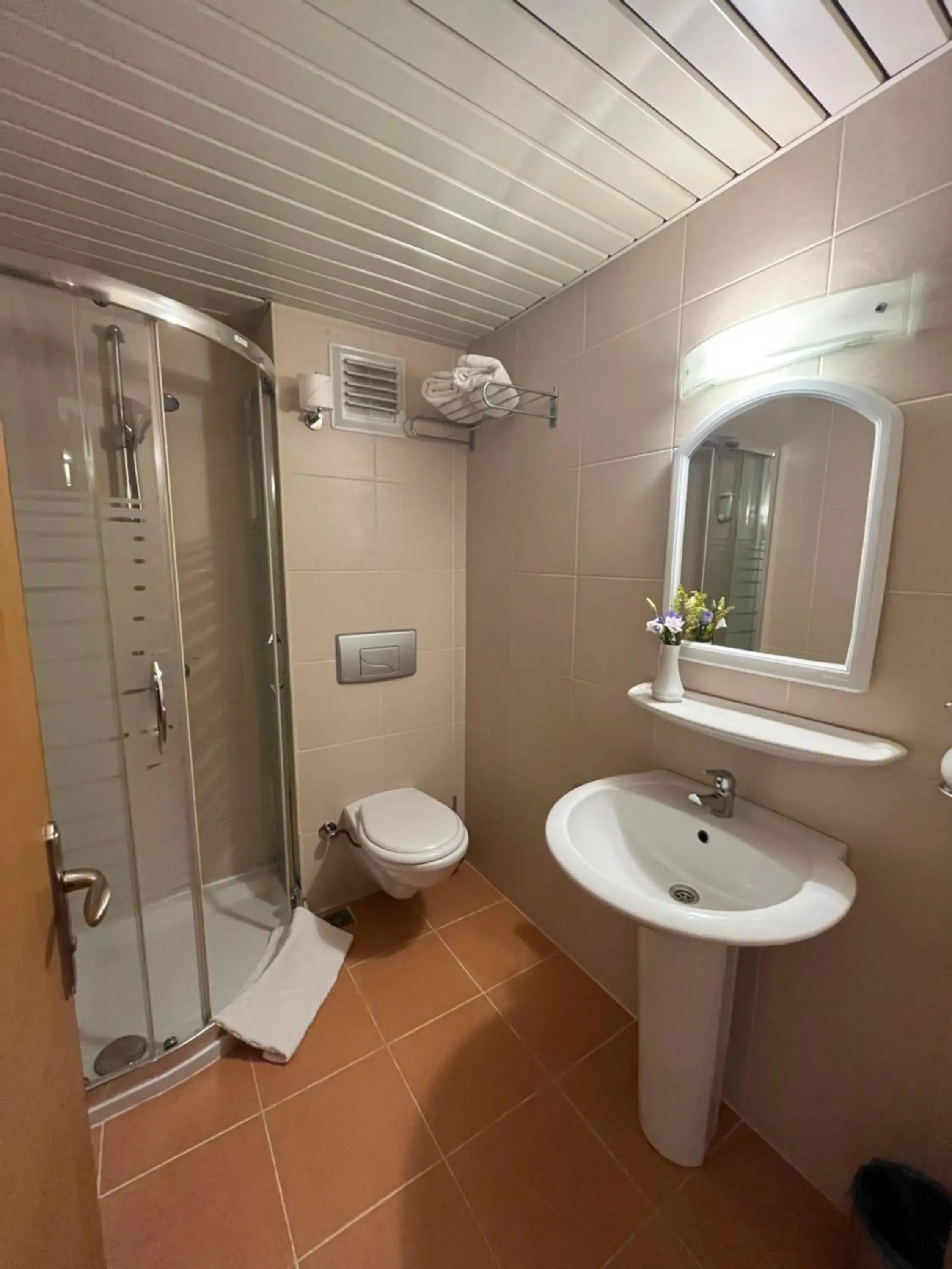 Shower, Bathroom in Yavuz Hotel