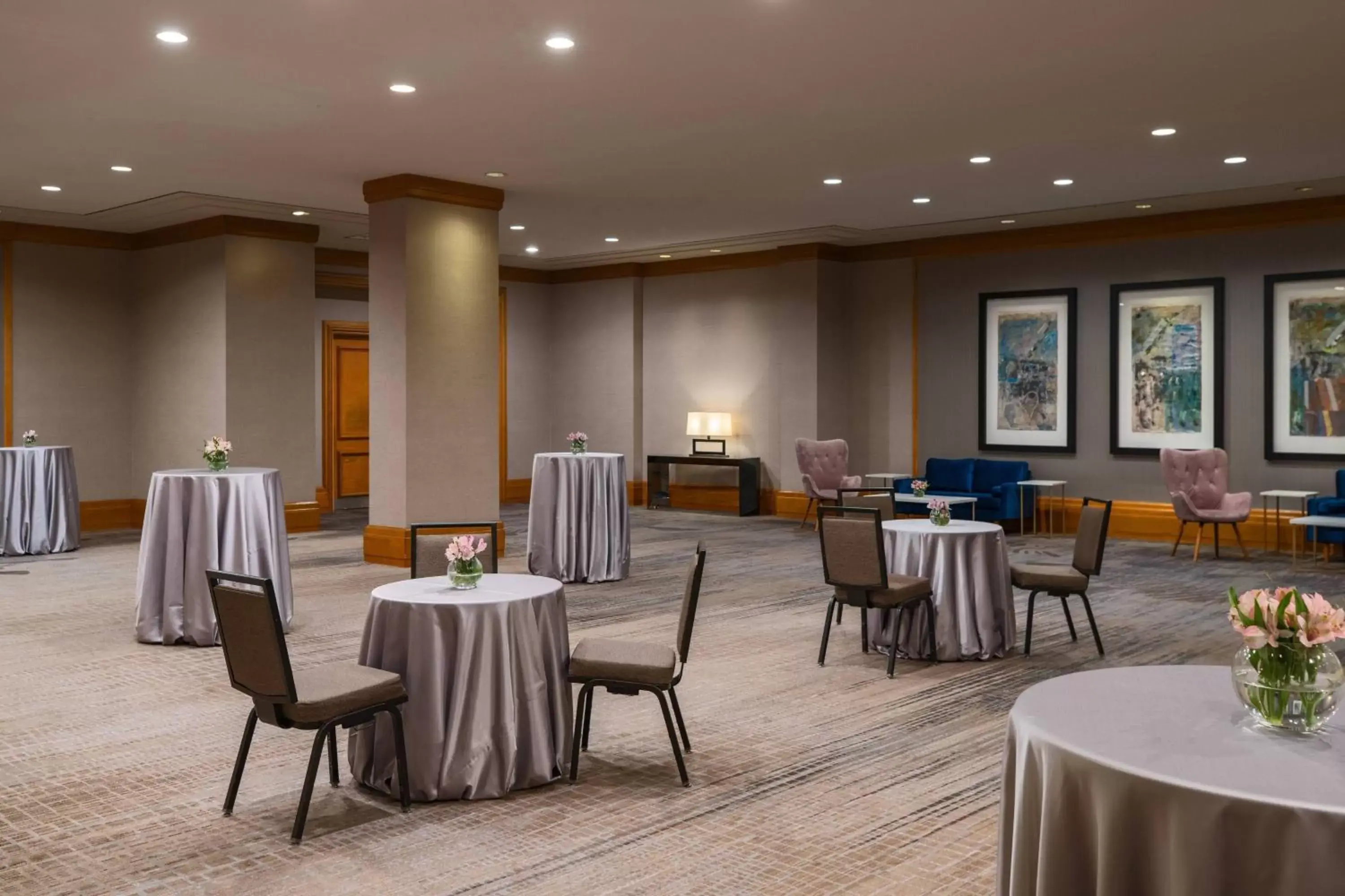 Meeting/conference room, Restaurant/Places to Eat in Renaissance Esmeralda Resort & Spa, Indian Wells