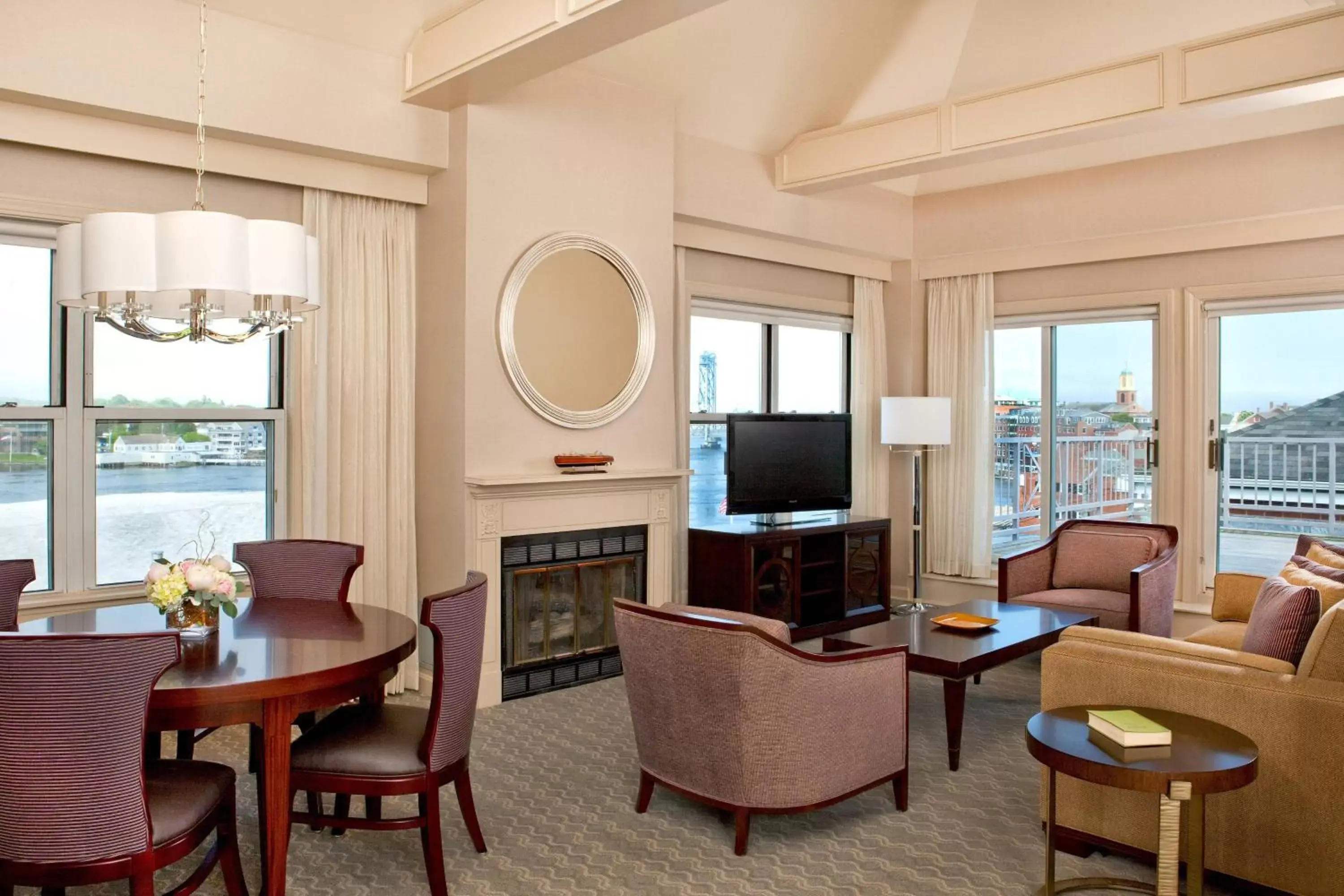 Photo of the whole room, Seating Area in Sheraton Portsmouth Harborside Hotel