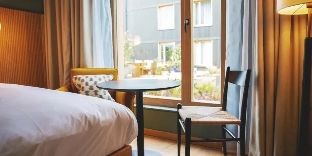 Bed in Mollie's Motel & Diner Bristol