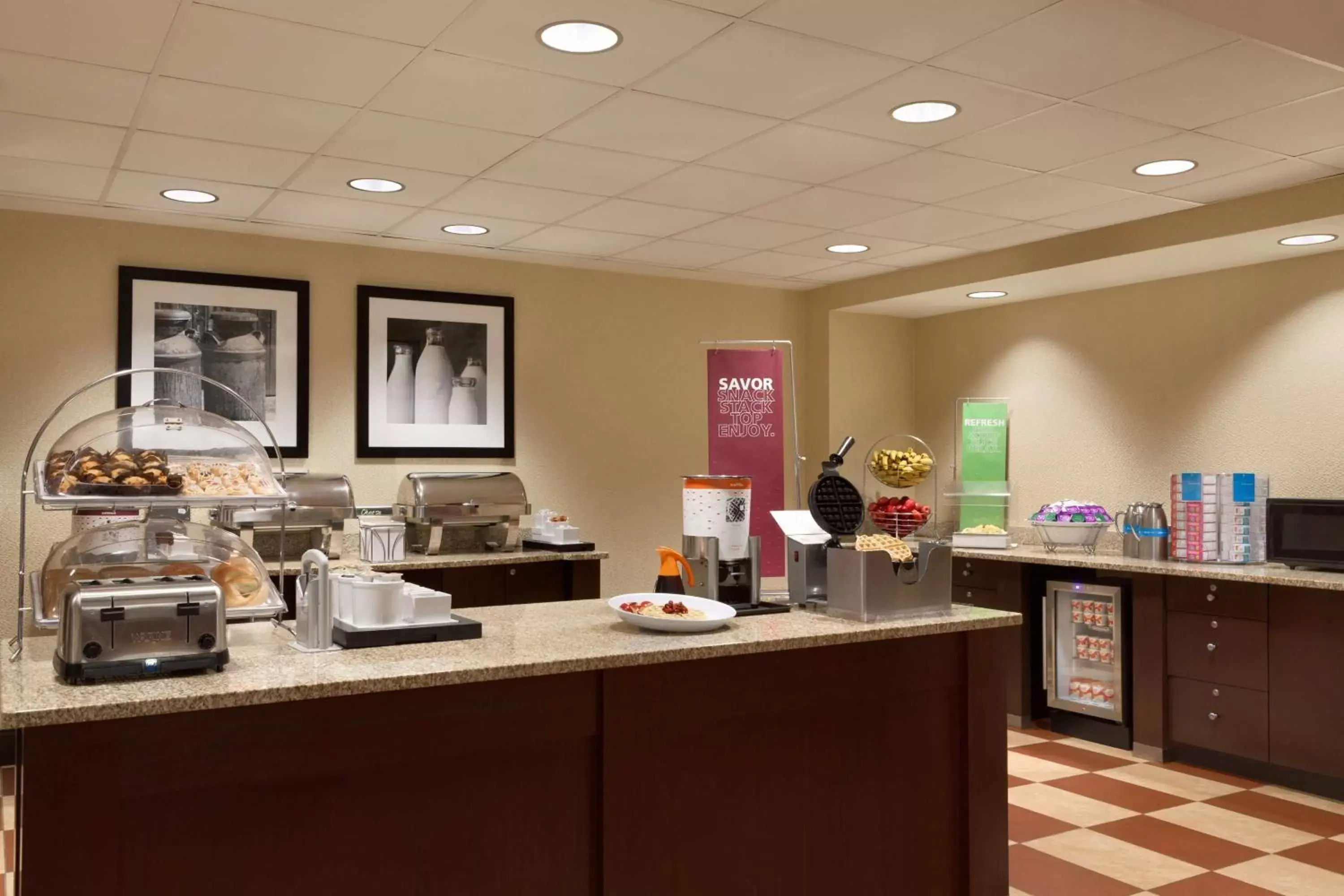 Dining area, Restaurant/Places to Eat in Hampton Inn & Suites East Hartford