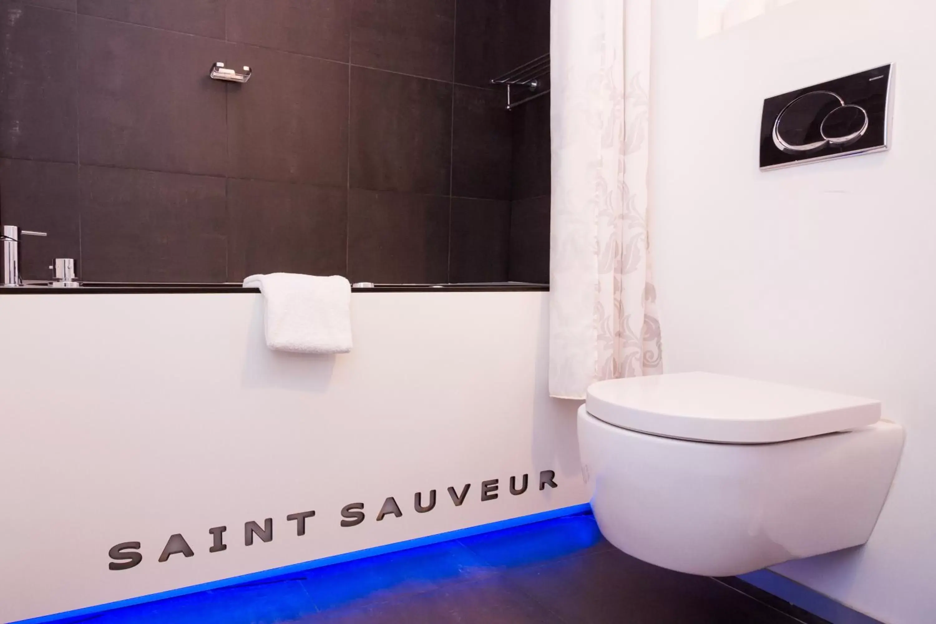 Bathroom in Hotel Saint Sauveur by WP Hotels