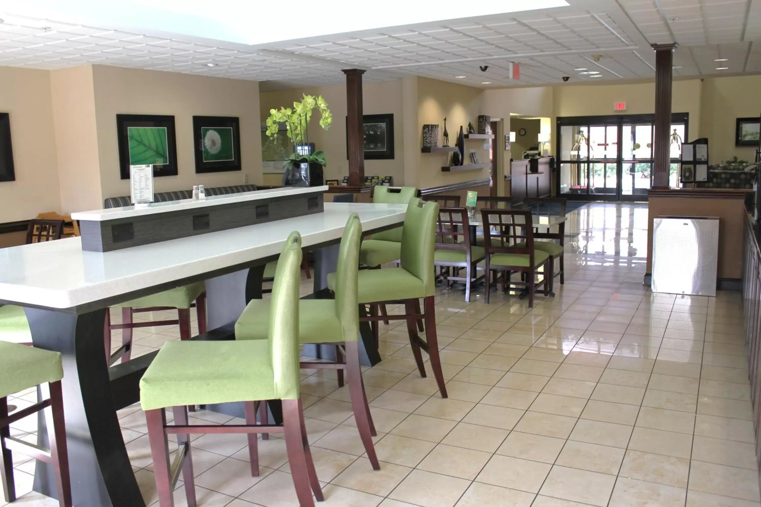 Restaurant/Places to Eat in Comfort Inn & Suites