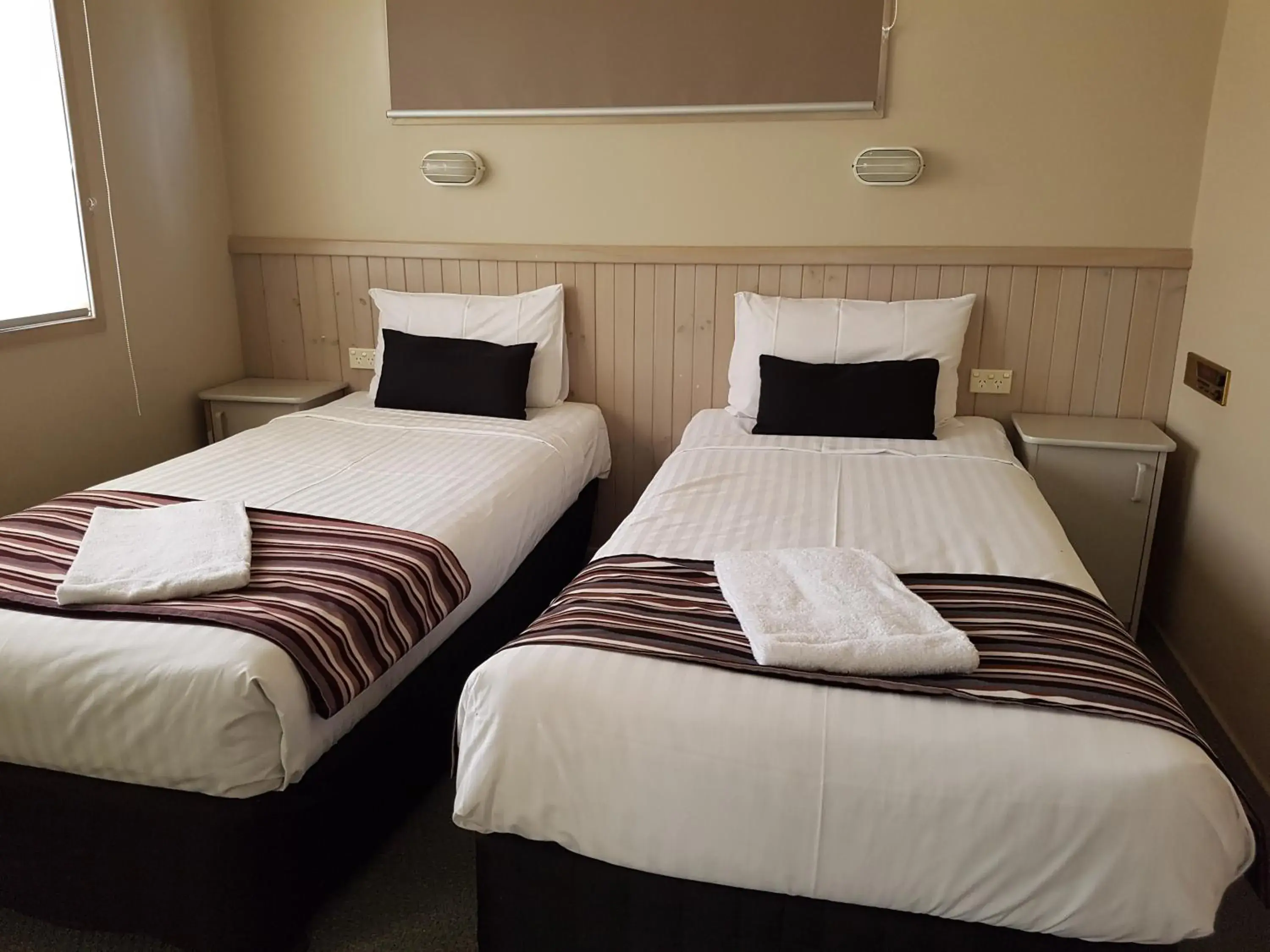 Bed in Canberra Carotel Motel Bed in Canberra Carotel Motel